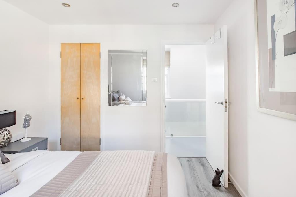 Сasa de vacaciones Comfortable 4 Bed Mews Town House Near Hyde Park Londres