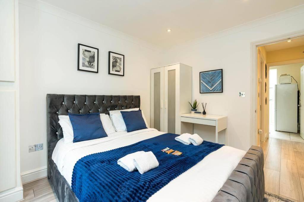 Stylish 2bed With Sky Window Apartment London