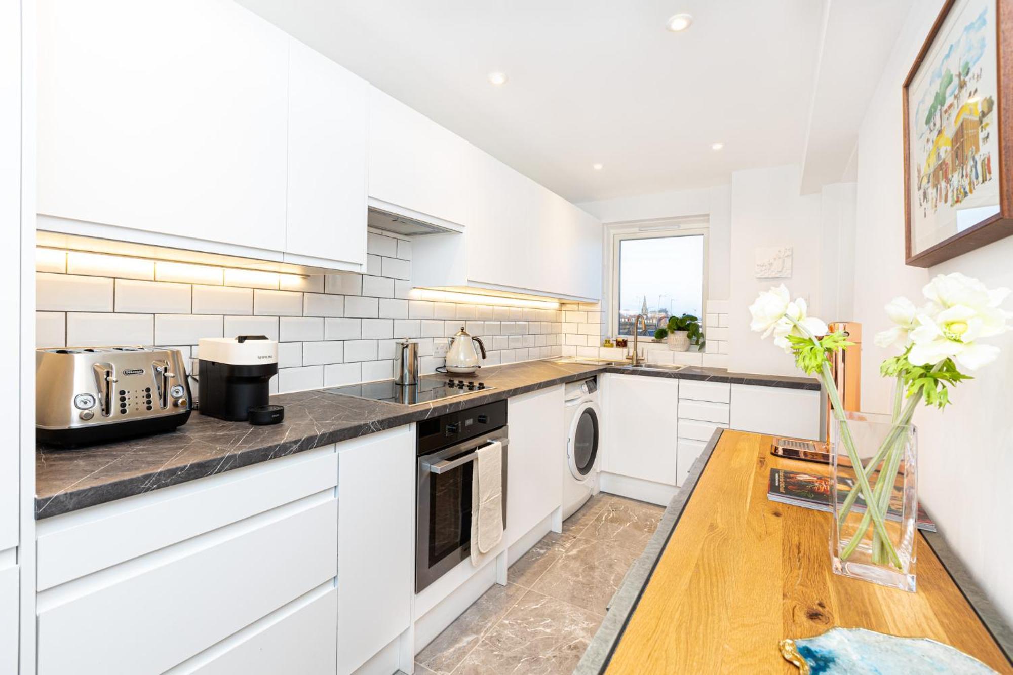 Apartment Immense Gorgeous 2br Wbalcony & Office In Chelsea