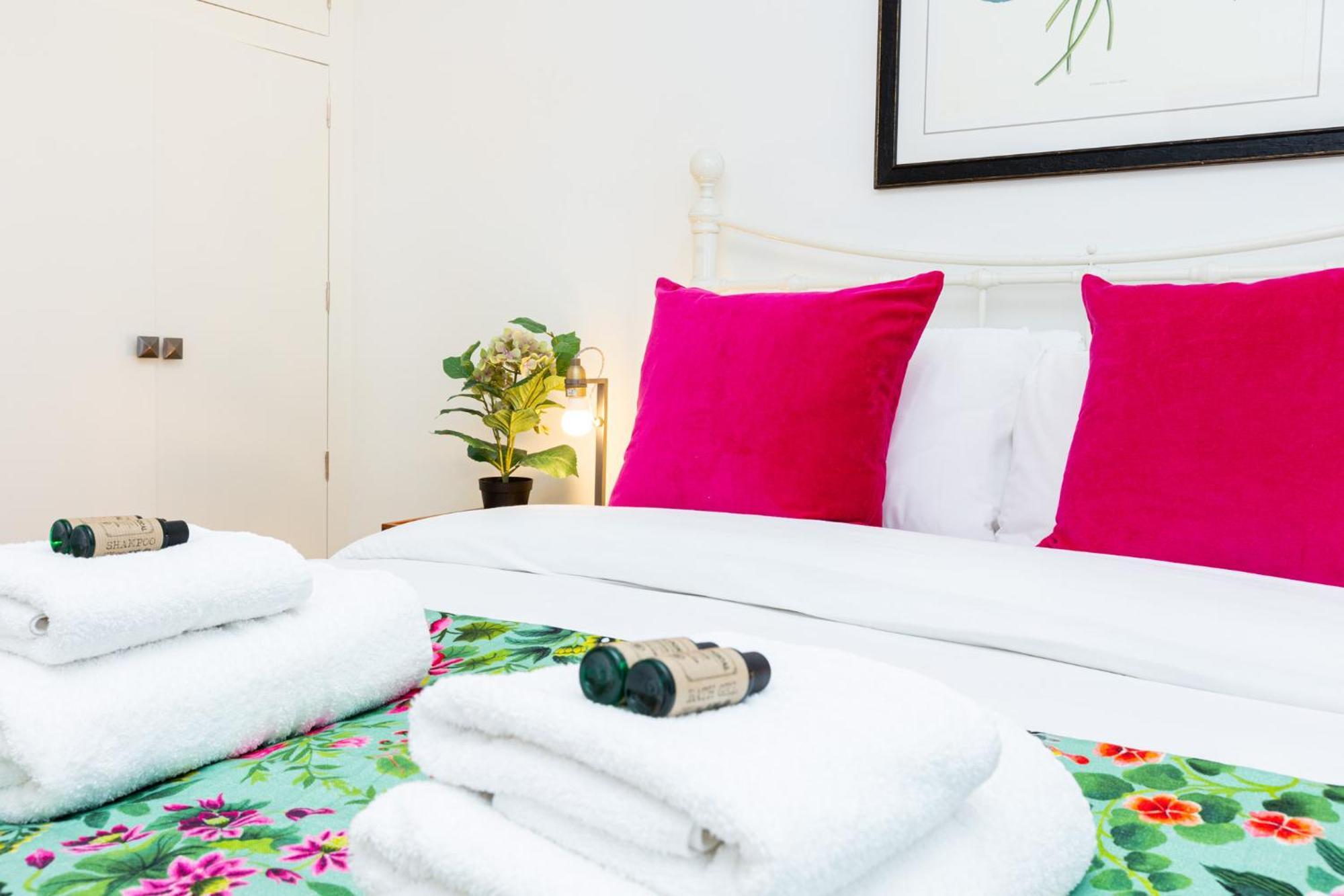 Immense Gorgeous 2br Wbalcony & Office In Chelsea Apartment
