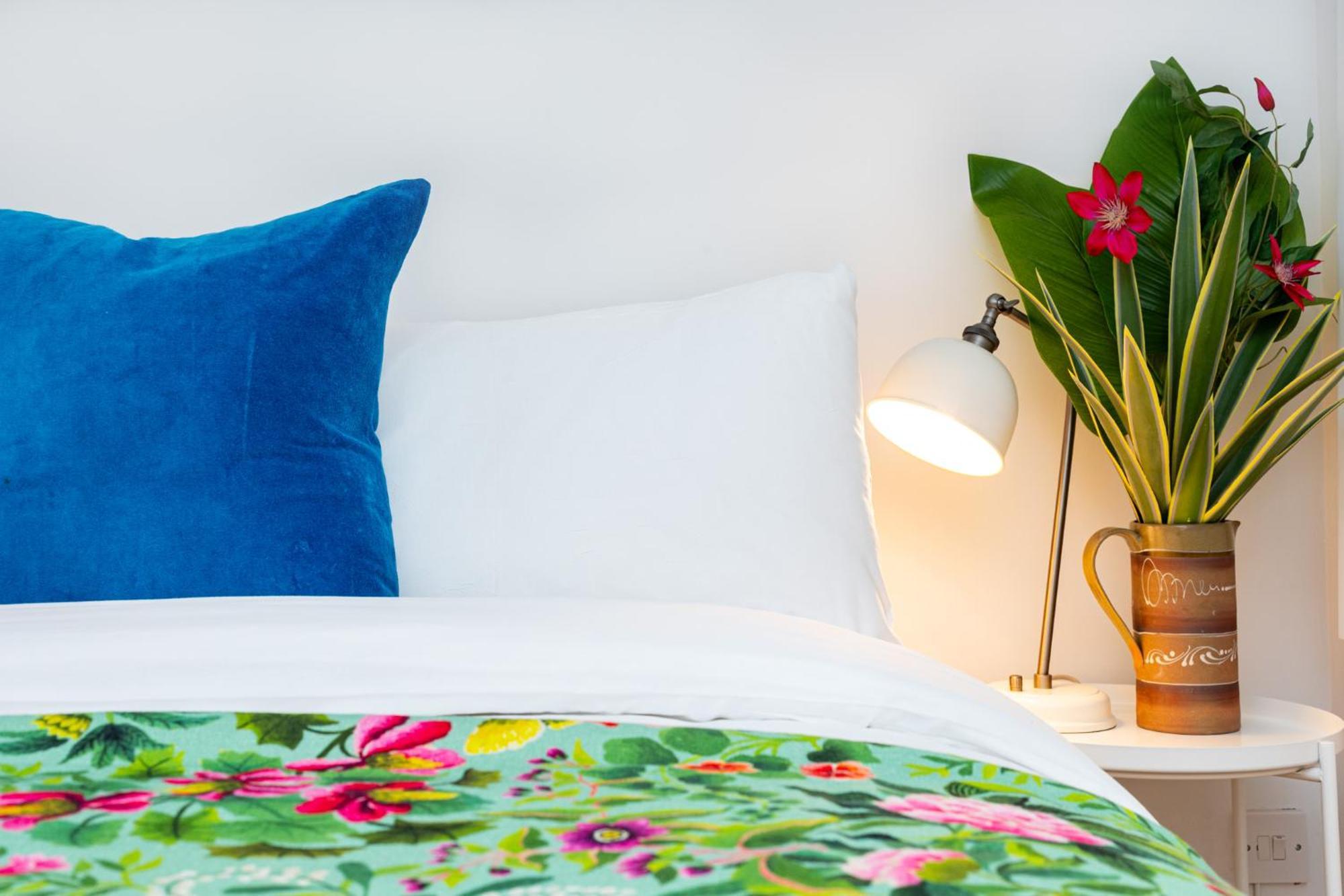 Immense Gorgeous 2br Wbalcony & Office In Chelsea *