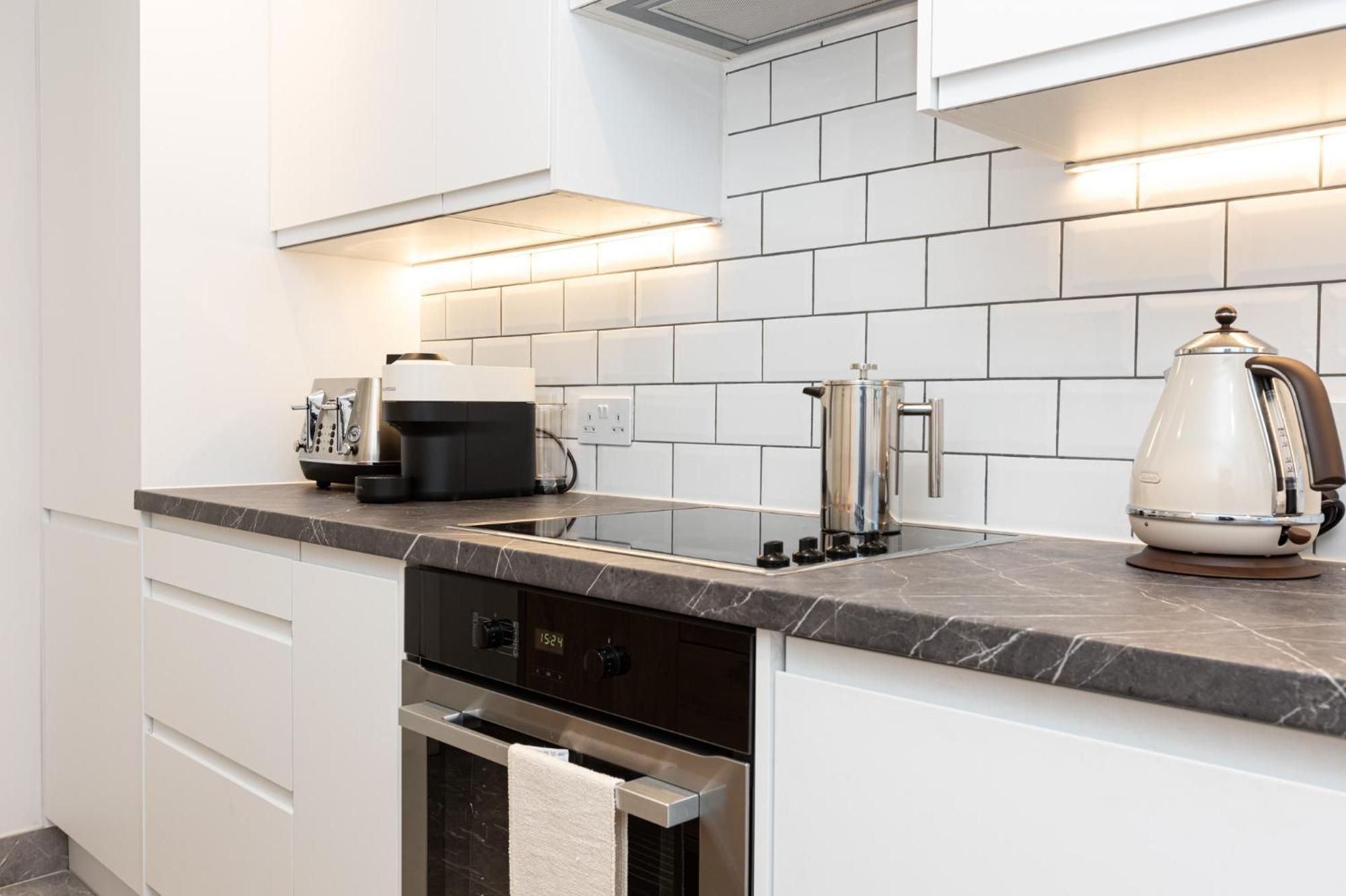 Immense Gorgeous 2br Wbalcony & Office In Chelsea London