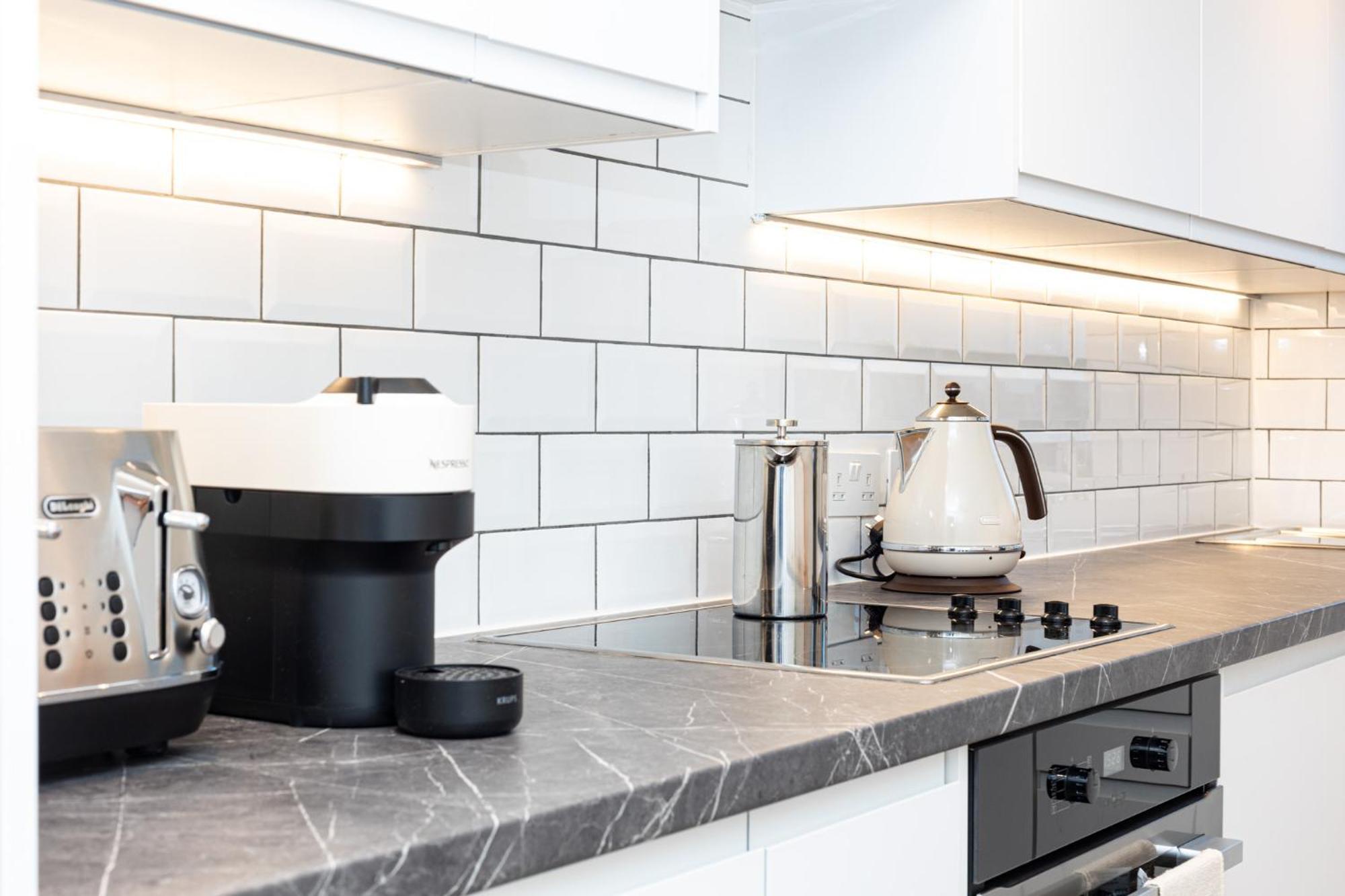Immense Gorgeous 2br Wbalcony & Office In Chelsea *