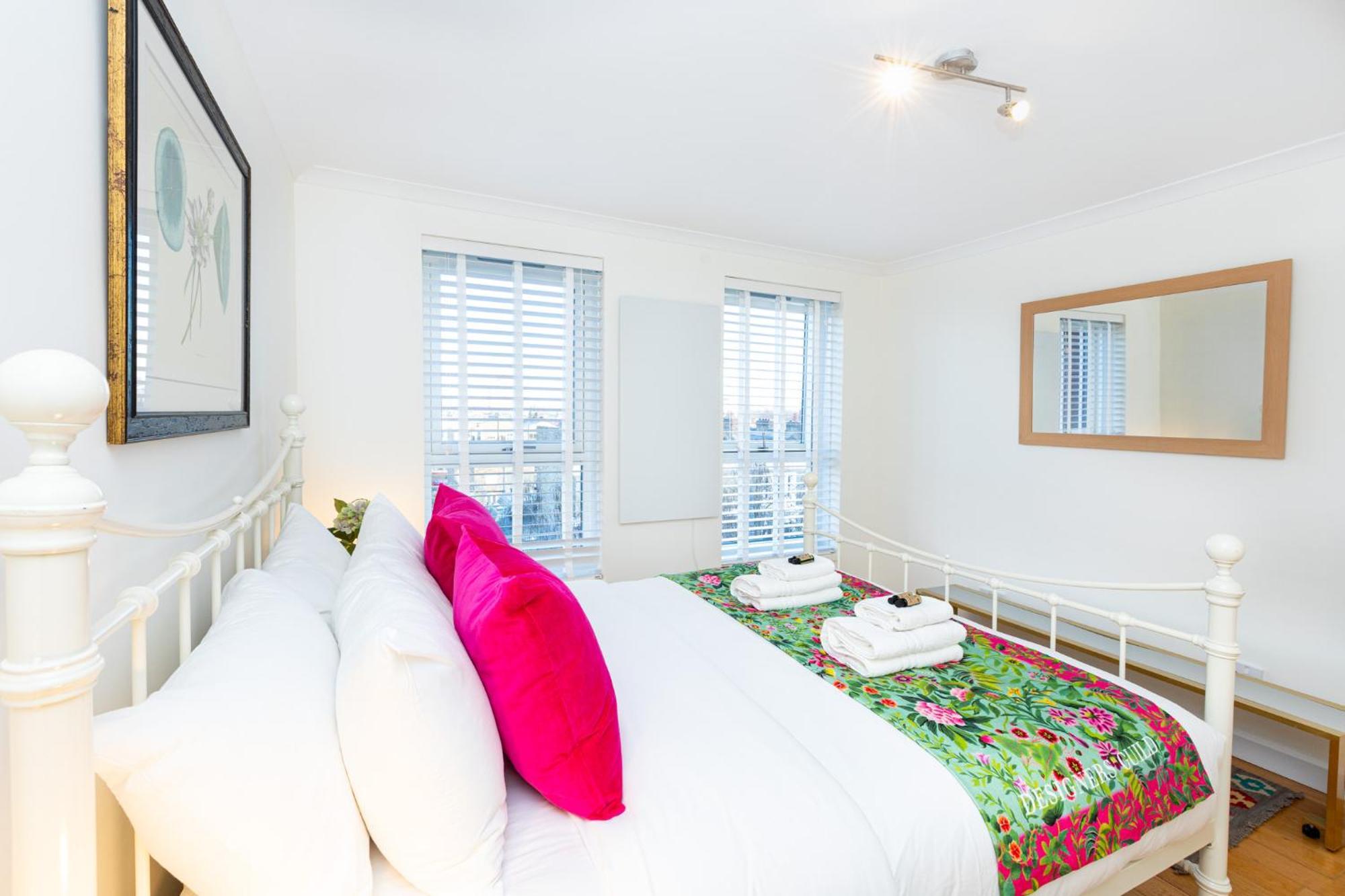Immense Gorgeous 2br Wbalcony & Office In Chelsea Apartment *