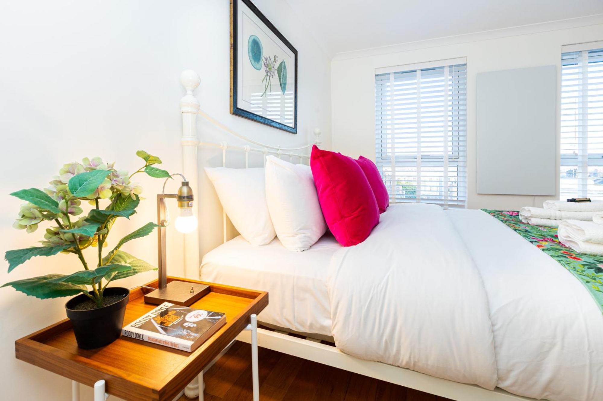 Immense Gorgeous 2br Wbalcony & Office In Chelsea Apartment