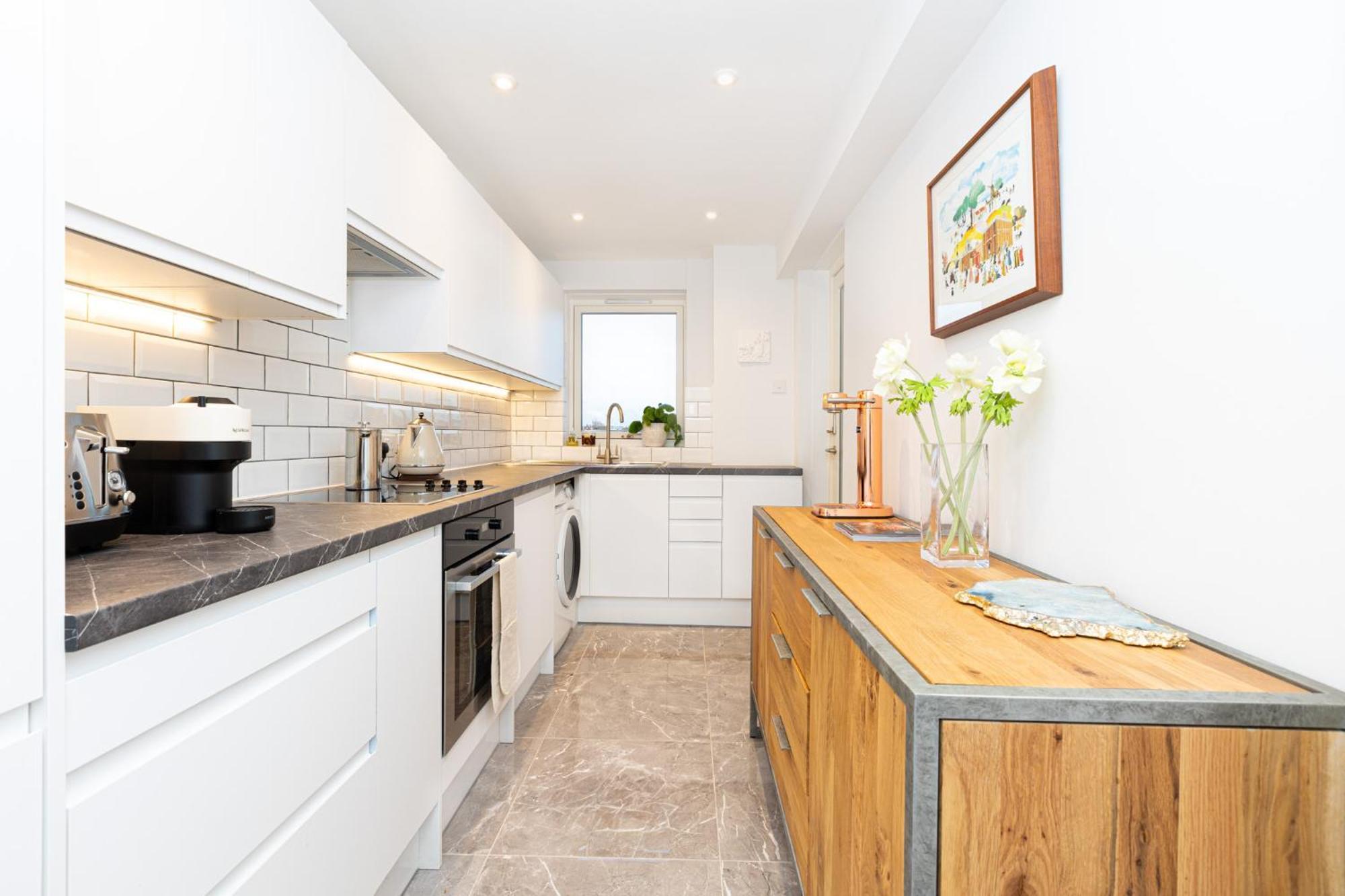 Immense Gorgeous 2br Wbalcony & Office In Chelsea *