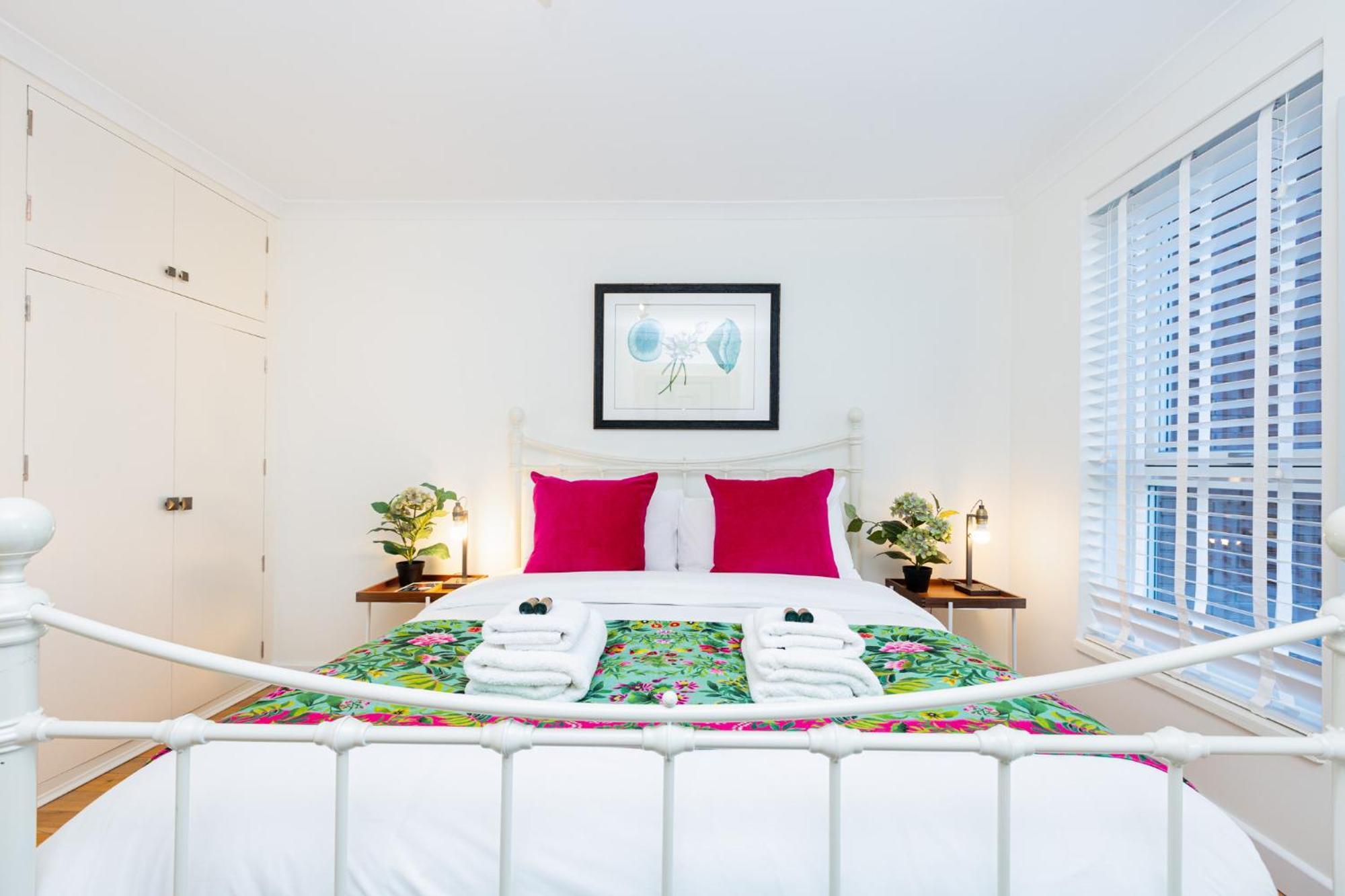 Immense Gorgeous 2br Wbalcony & Office In Chelsea