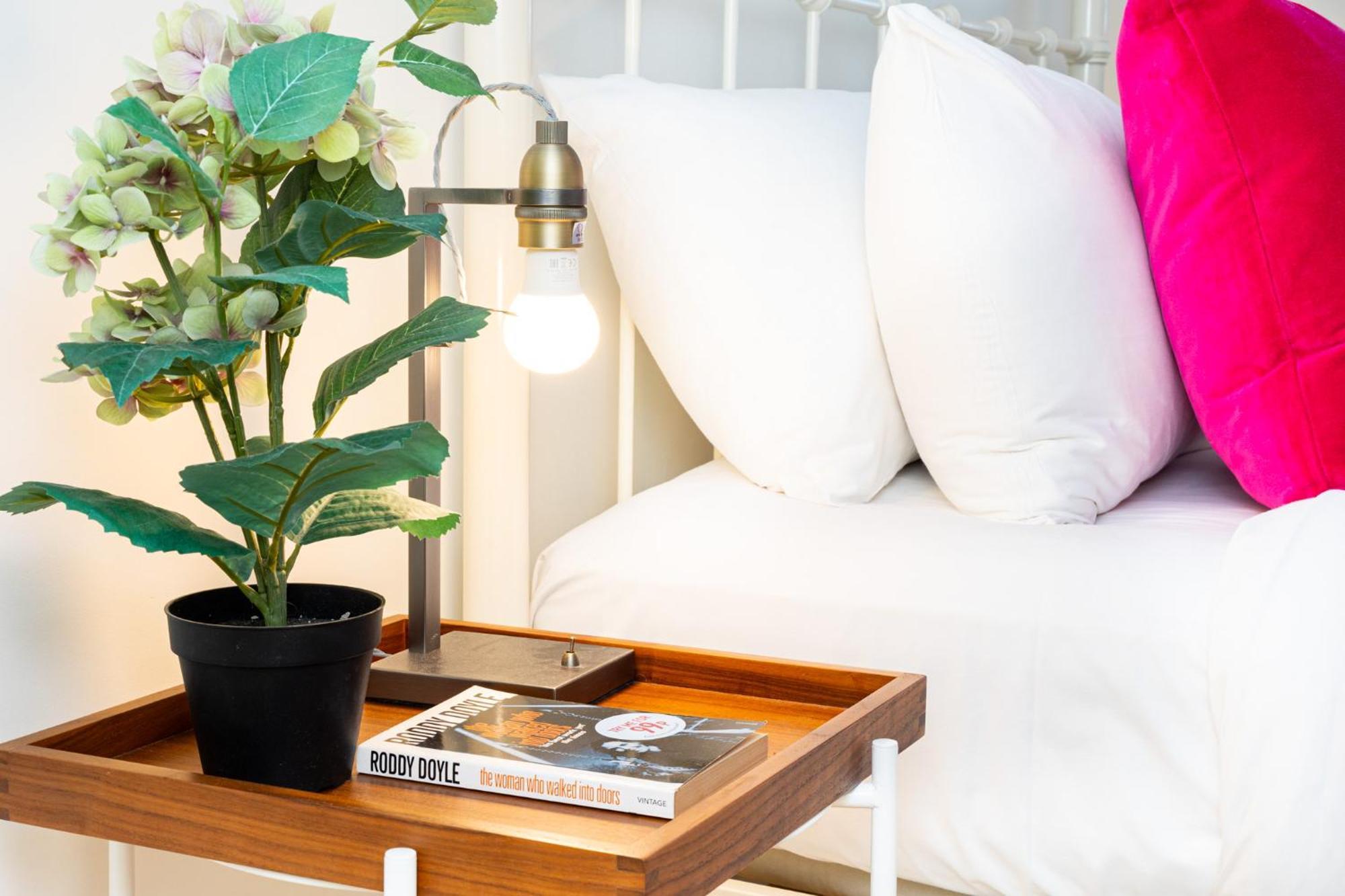 Immense Gorgeous 2br Wbalcony & Office In Chelsea Apartment