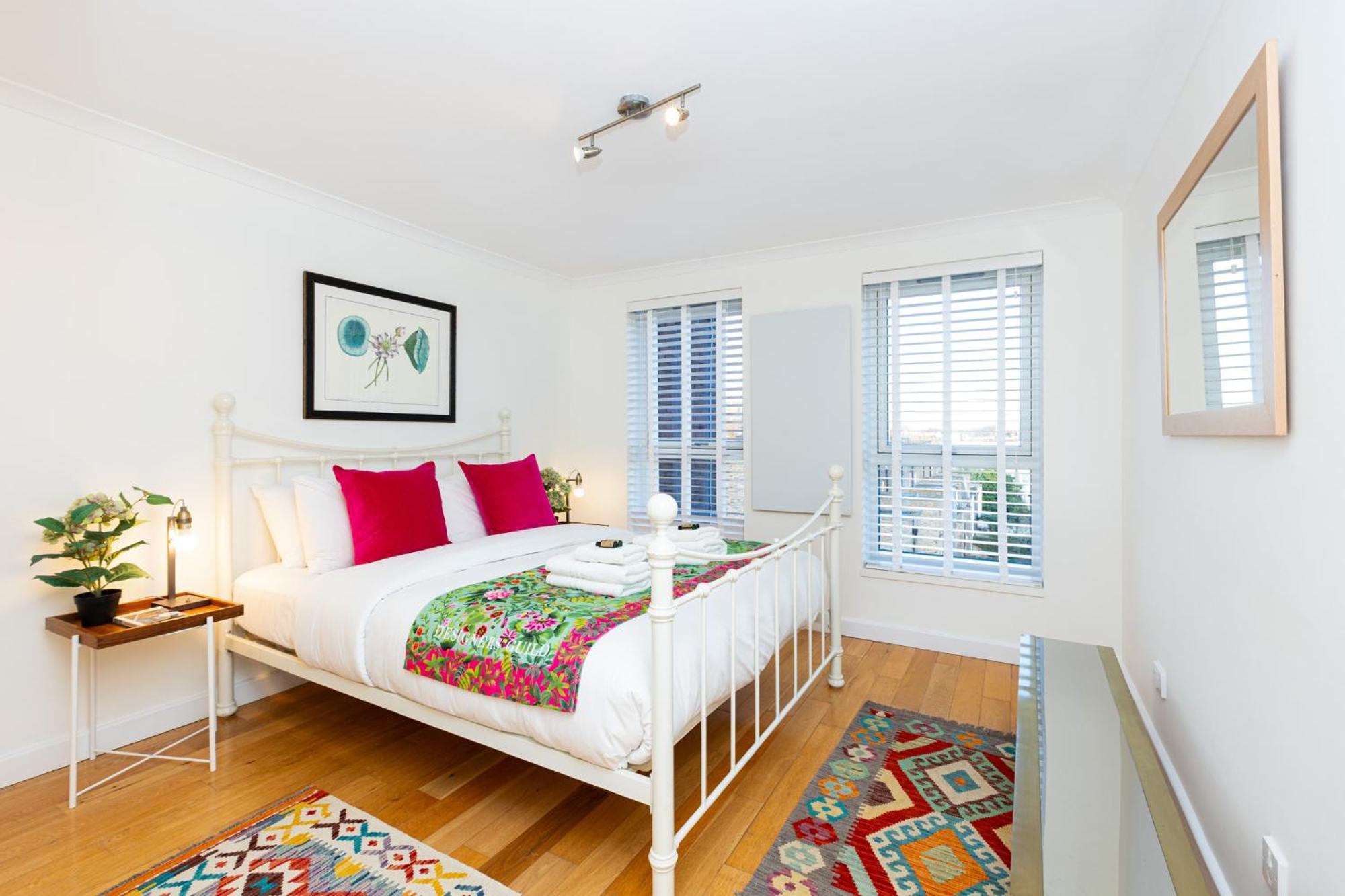 Immense Gorgeous 2br Wbalcony & Office In Chelsea