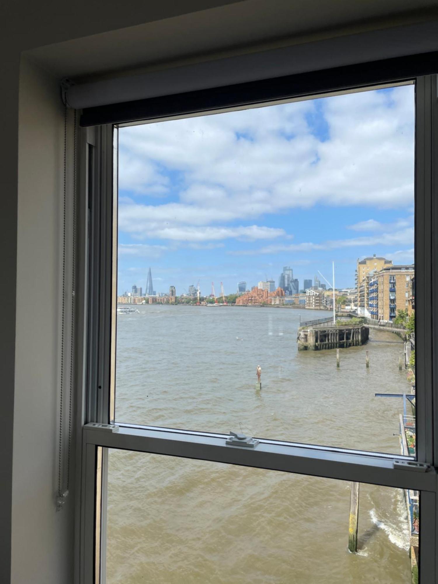 Homestay Private Riverside Bedroom In Limehouse, *