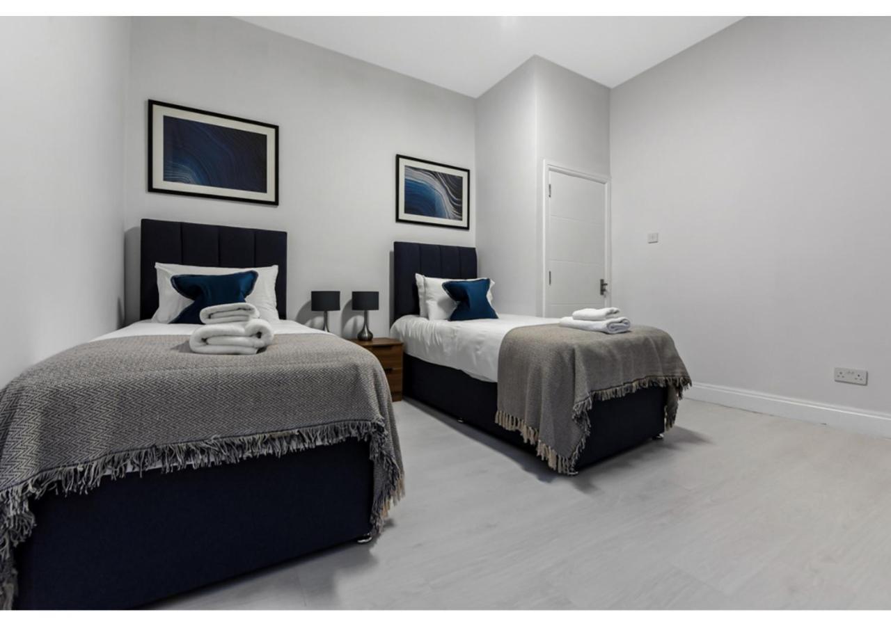 Apartment Captivating 2 Bd Flat In *