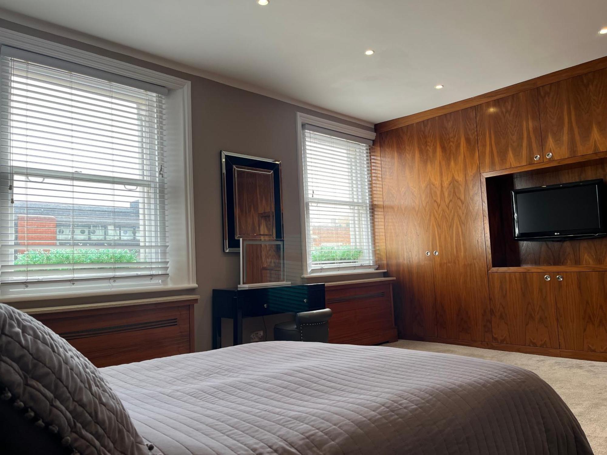 Mansion Queensberry Homestay *
