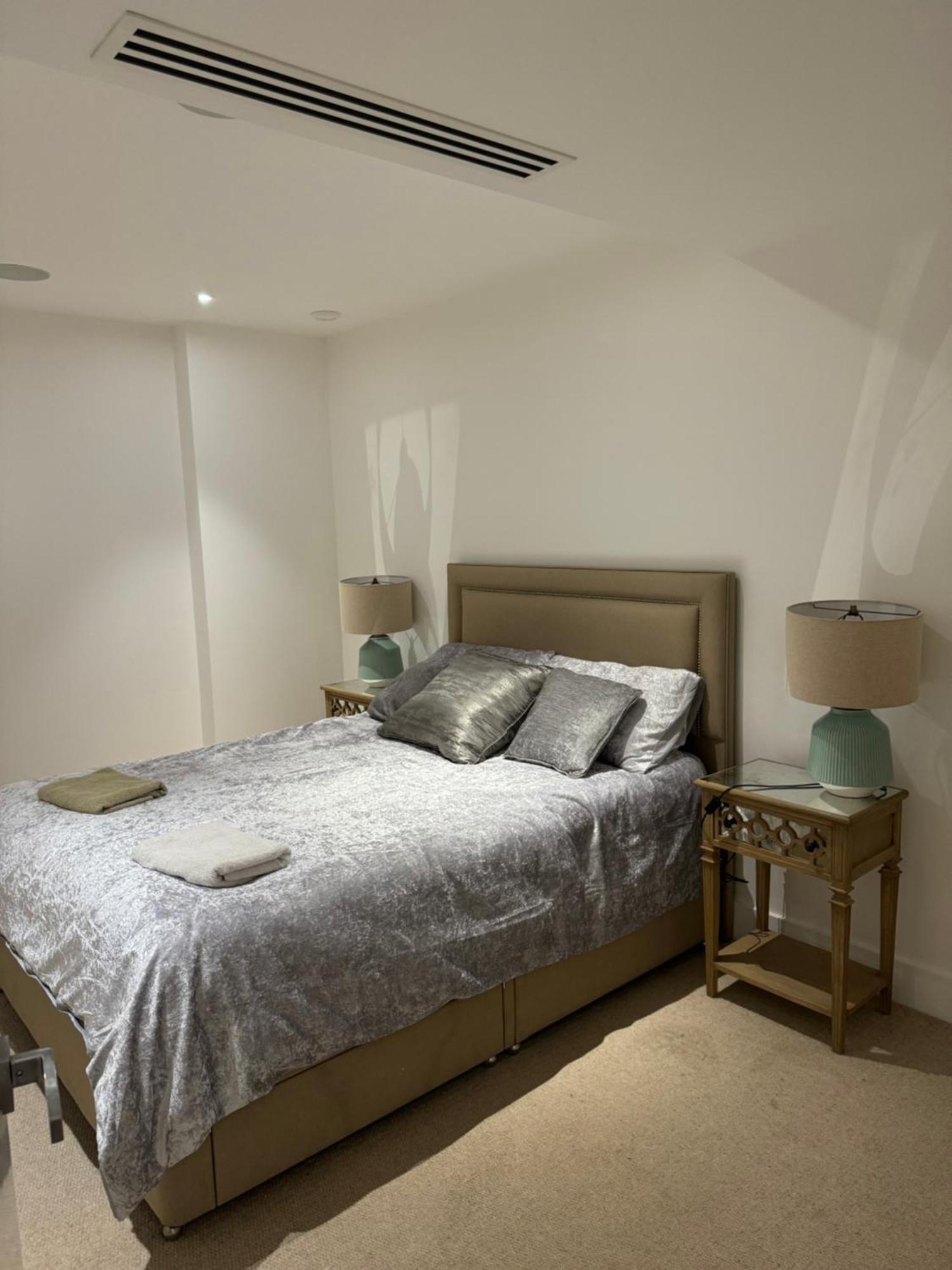 Apartment 2 Bed 2 Bath - Amazing Views Of And River Thames