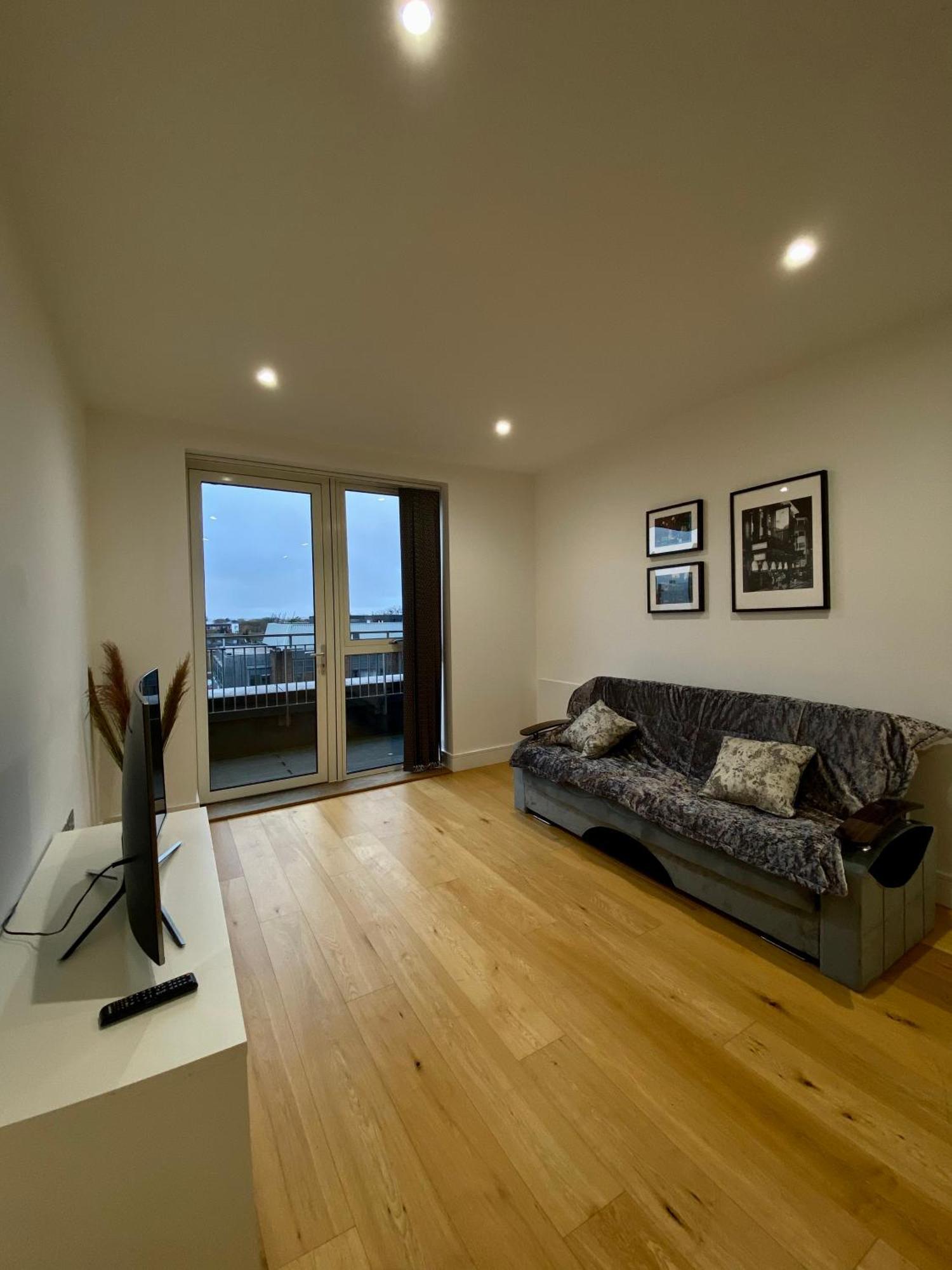 Spacious 2 Bedroom Penthouse Retreat Appartement *