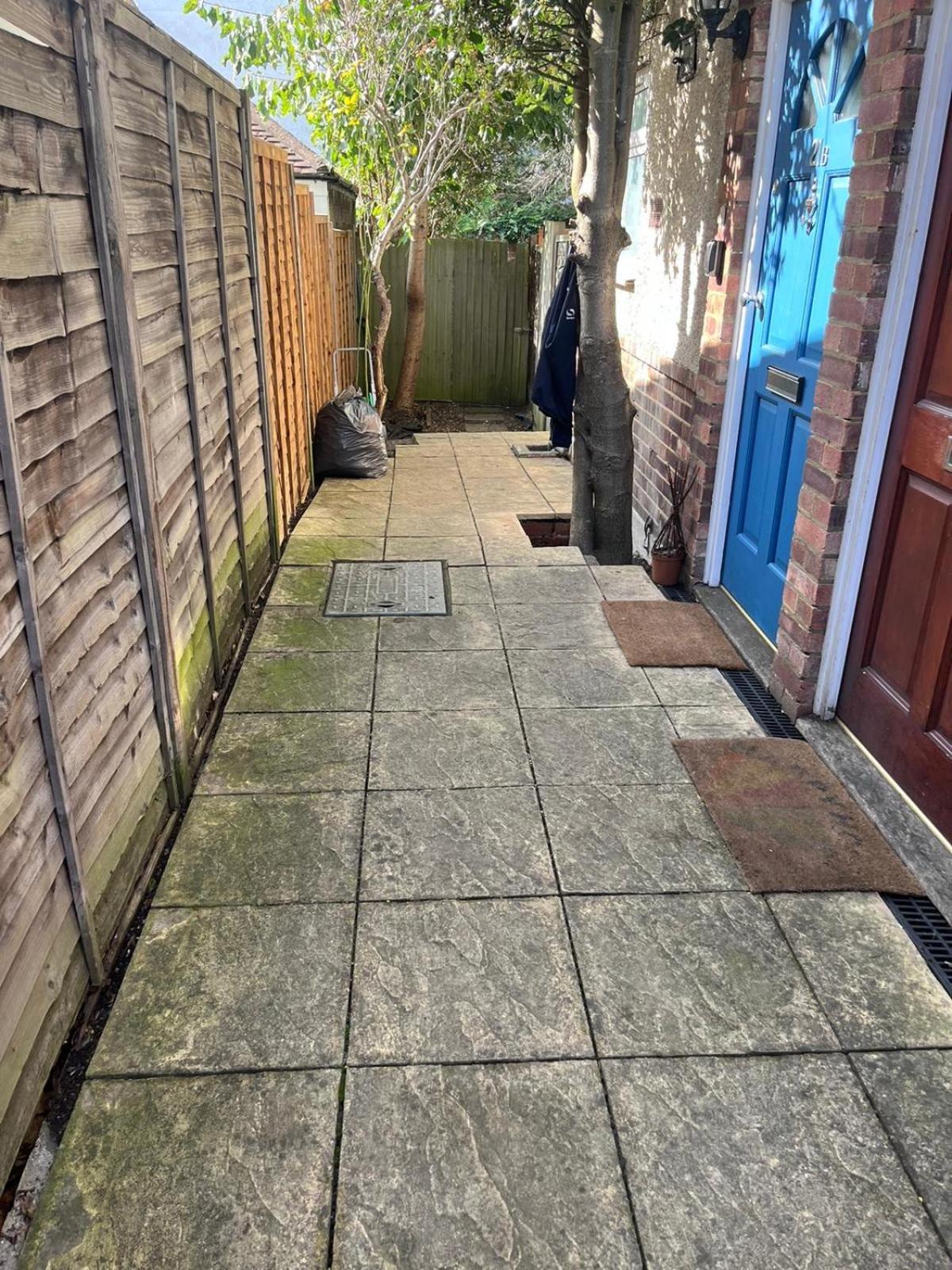Super Convenient For - Large 2 Double Bed 30 Seconds Walk To Platform Train Station And 19 Mins To Waterloo Londen