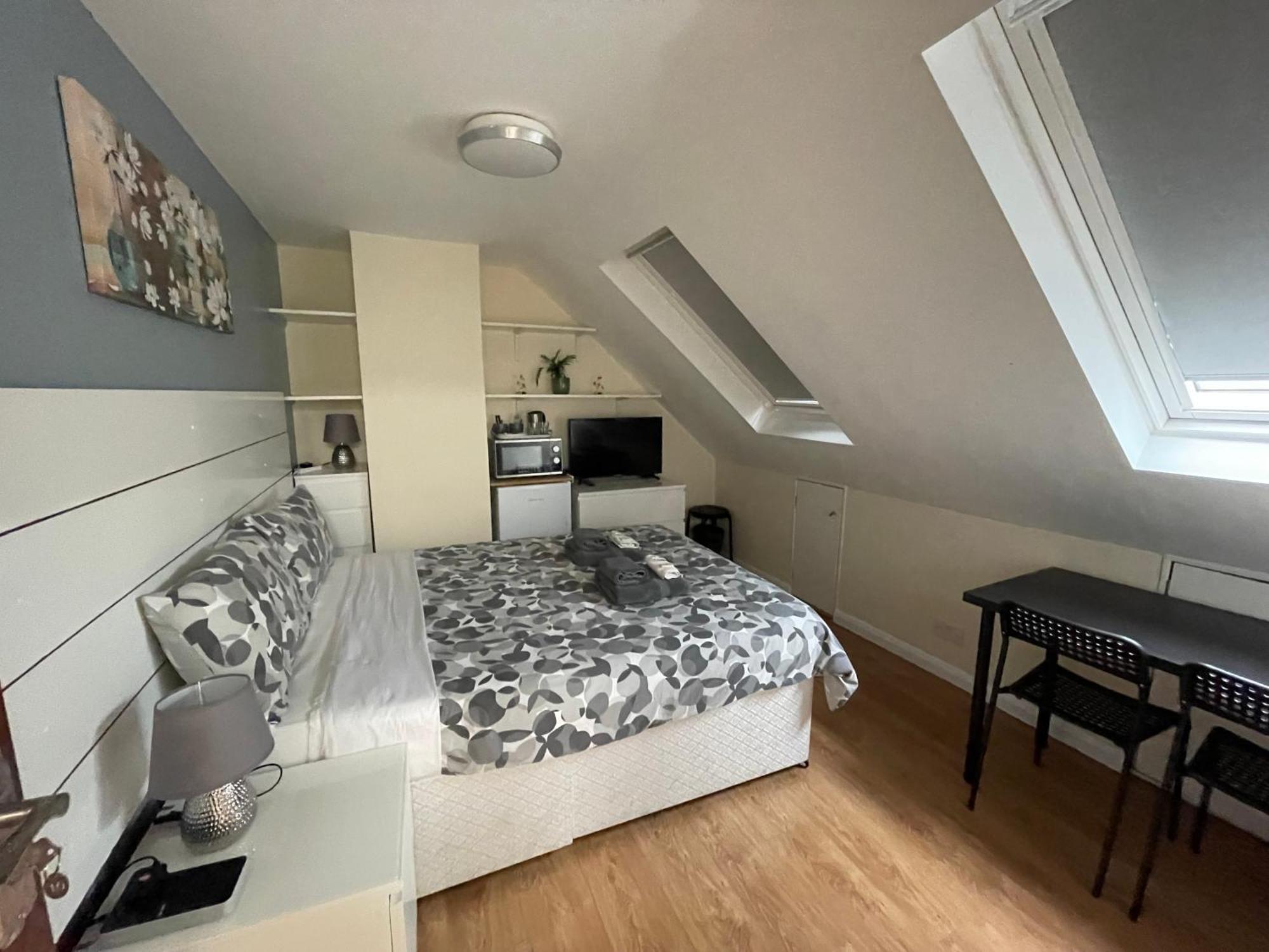 Kensal Guest house *