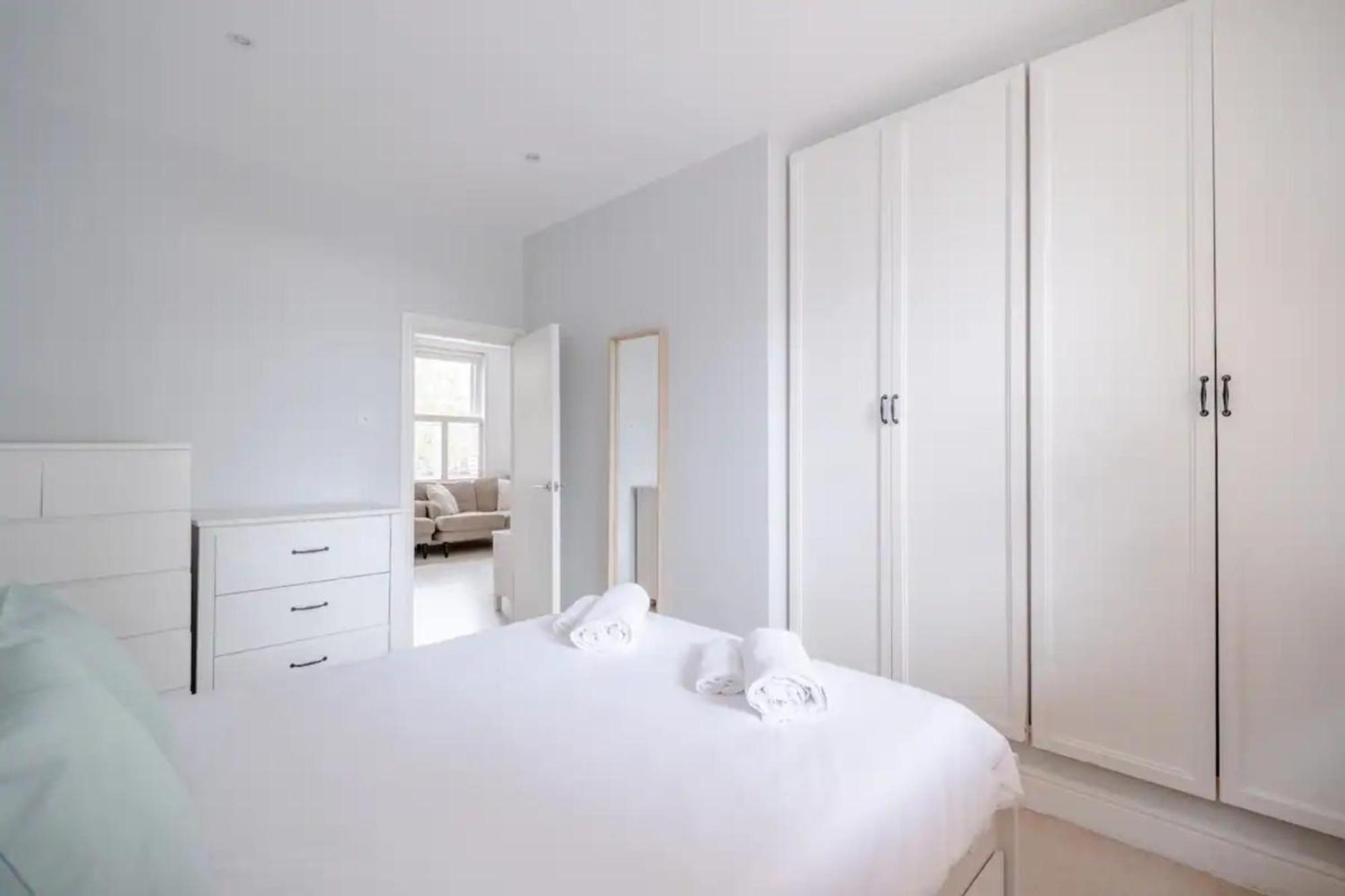 Airy 2 Bedroom Next To Clapham Common *
