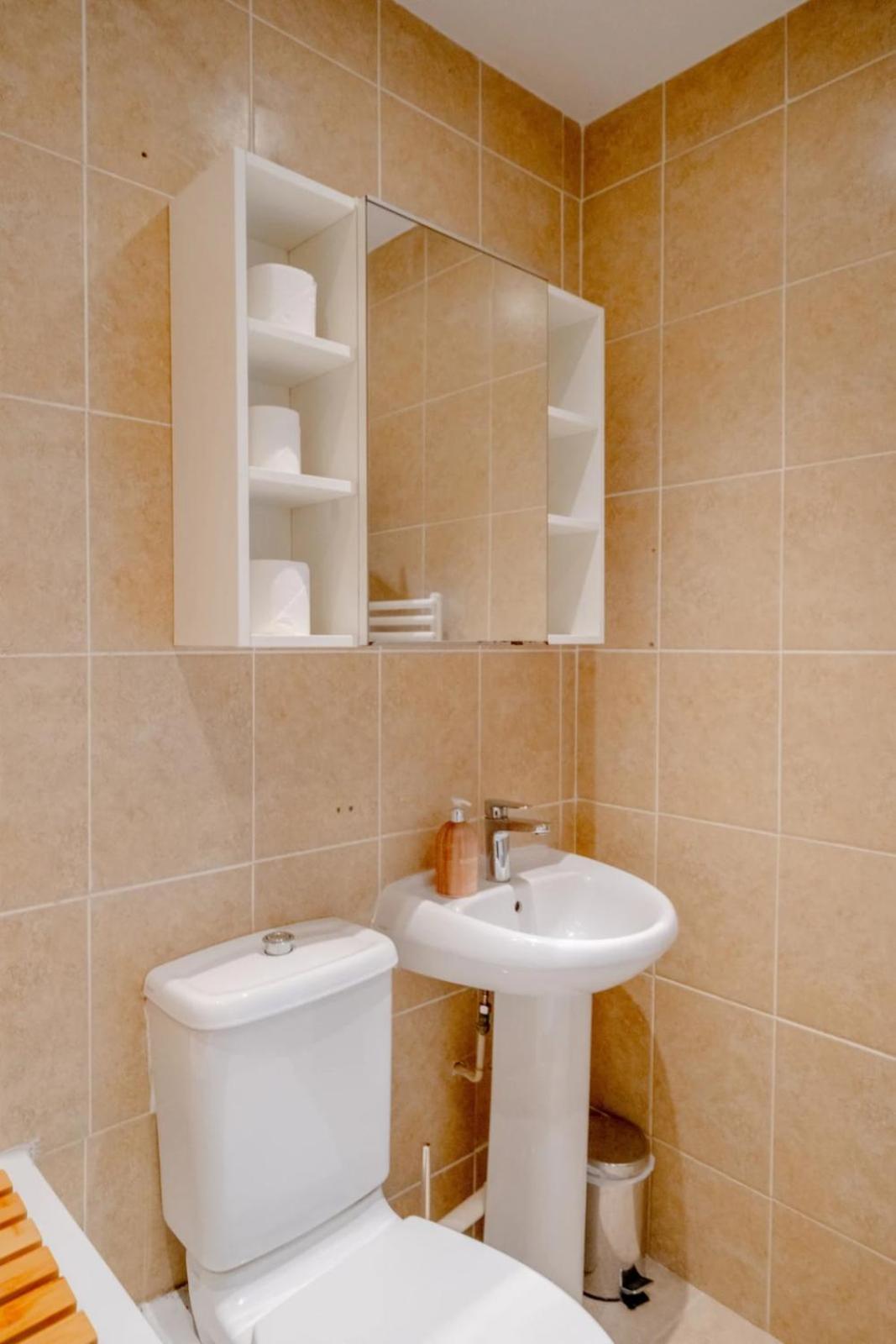 Appartement Airy 2 Bedroom Next To Clapham Common Londen