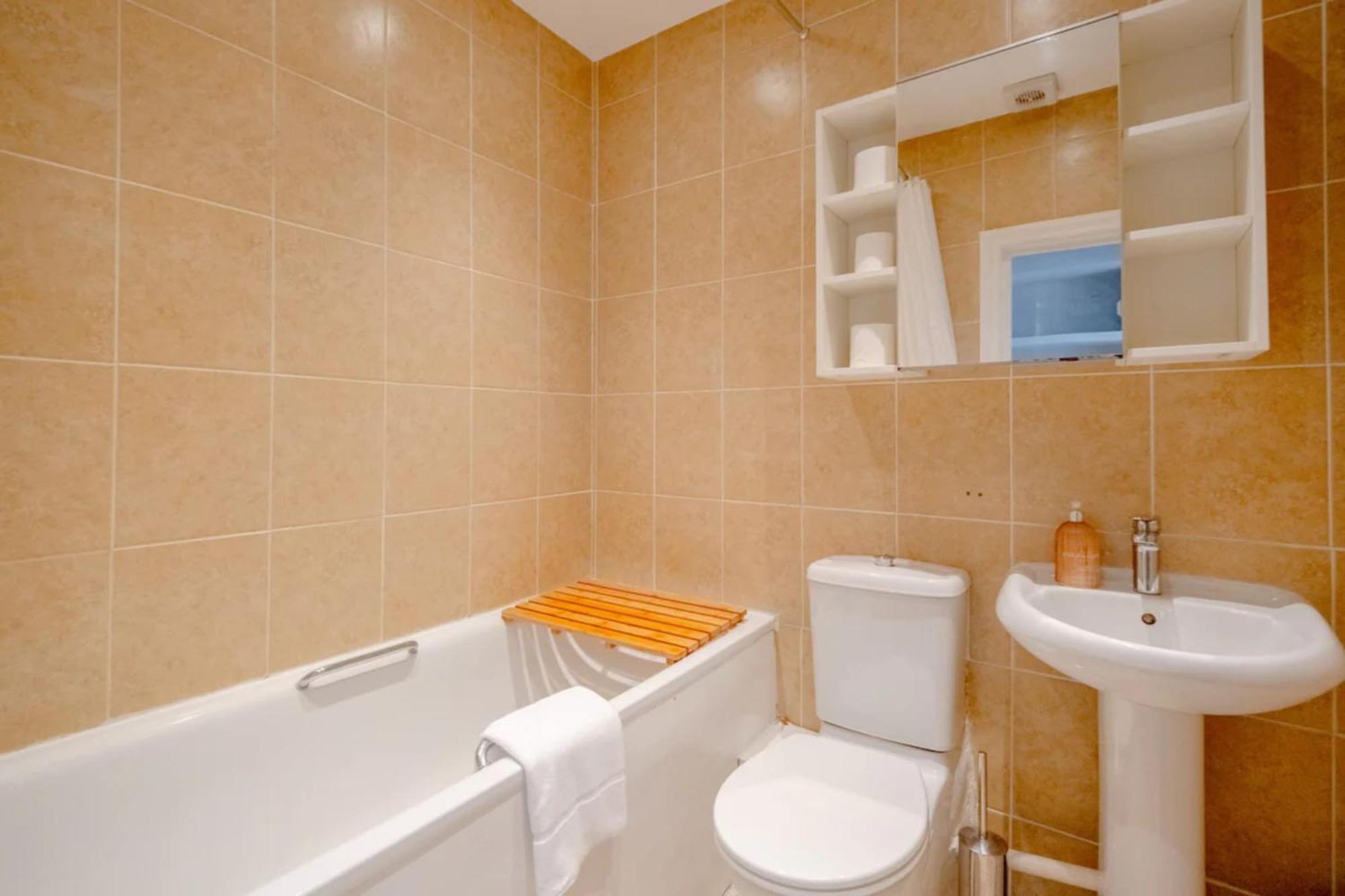 Appartement Airy 2 Bedroom Next To Clapham Common Londen