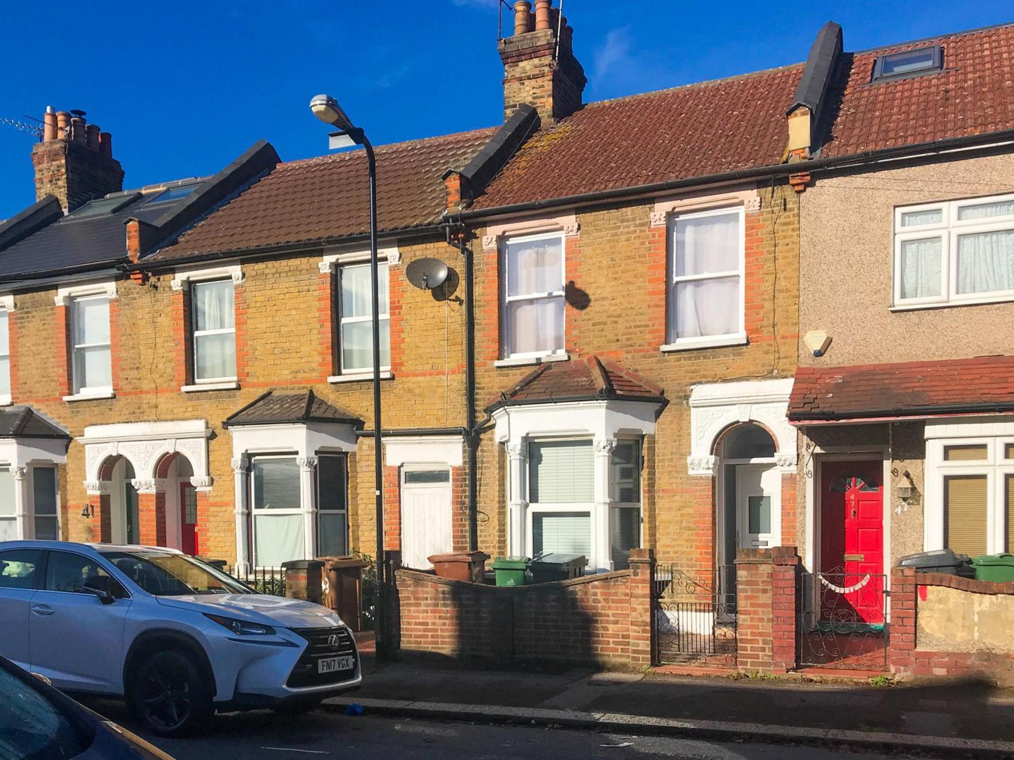 Holiday home Clarence House 3 Bedrooms 8min To Station E17 North East