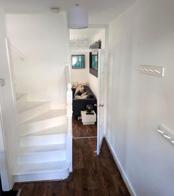 Charming 2-bed Garden Flat Londen