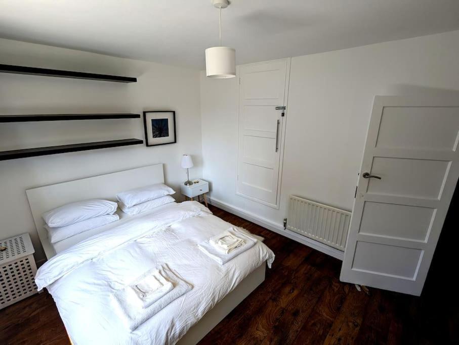 Charming 2-bed Garden Flat Appartement Londen