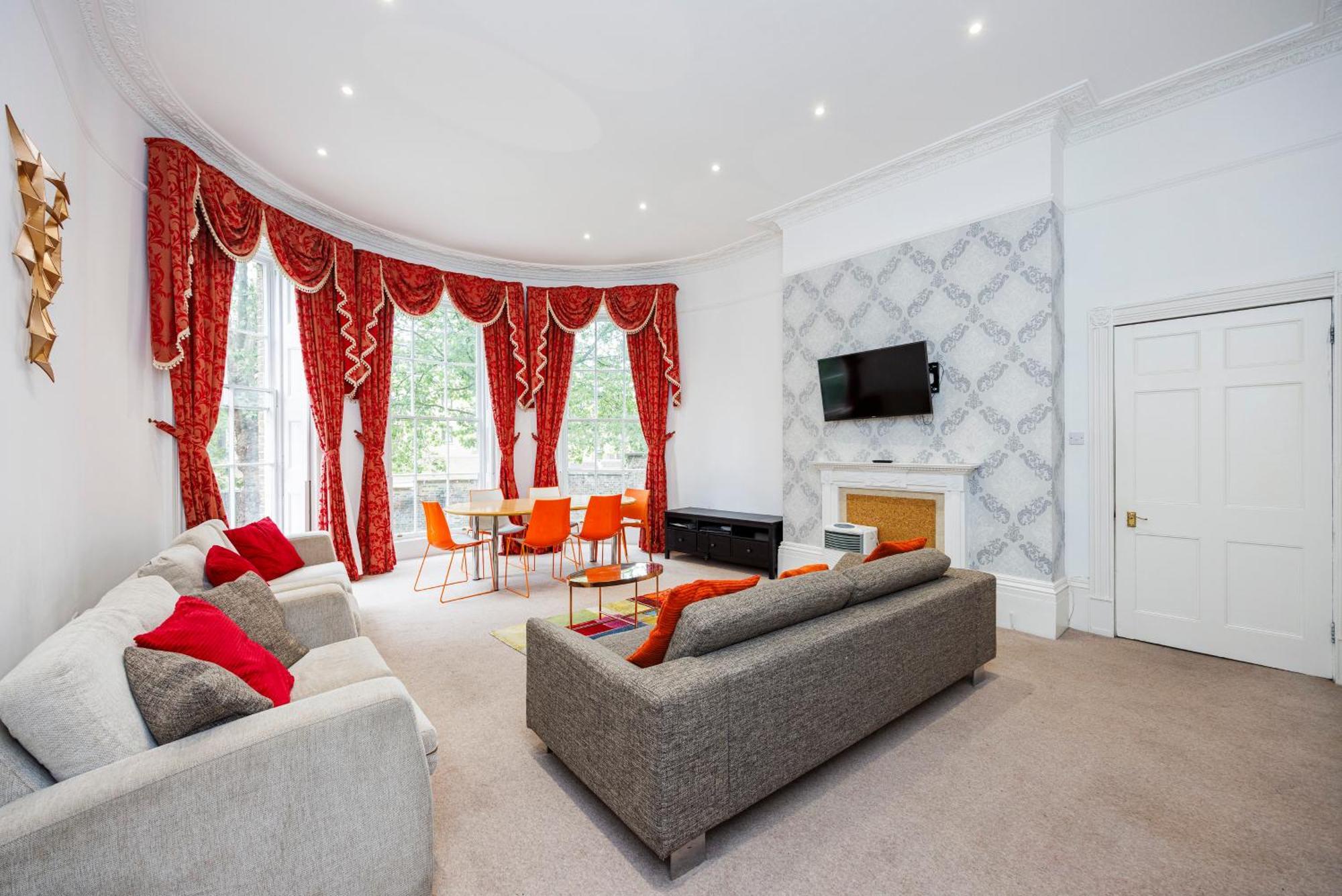 Mansion House With Spacious Close To Excel And Canarywharf * London