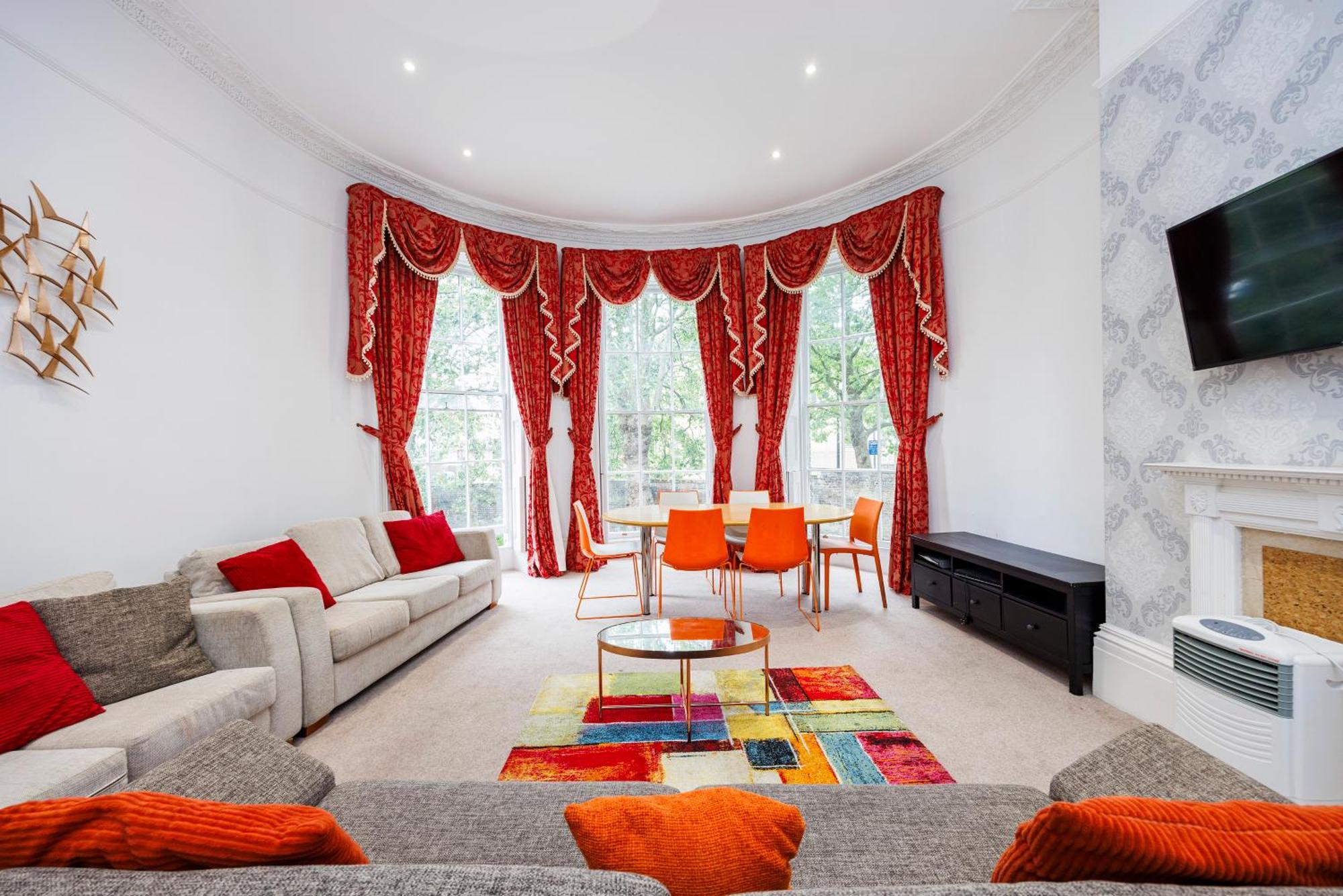 Mansion House With Spacious Close To Excel And Canarywharf London