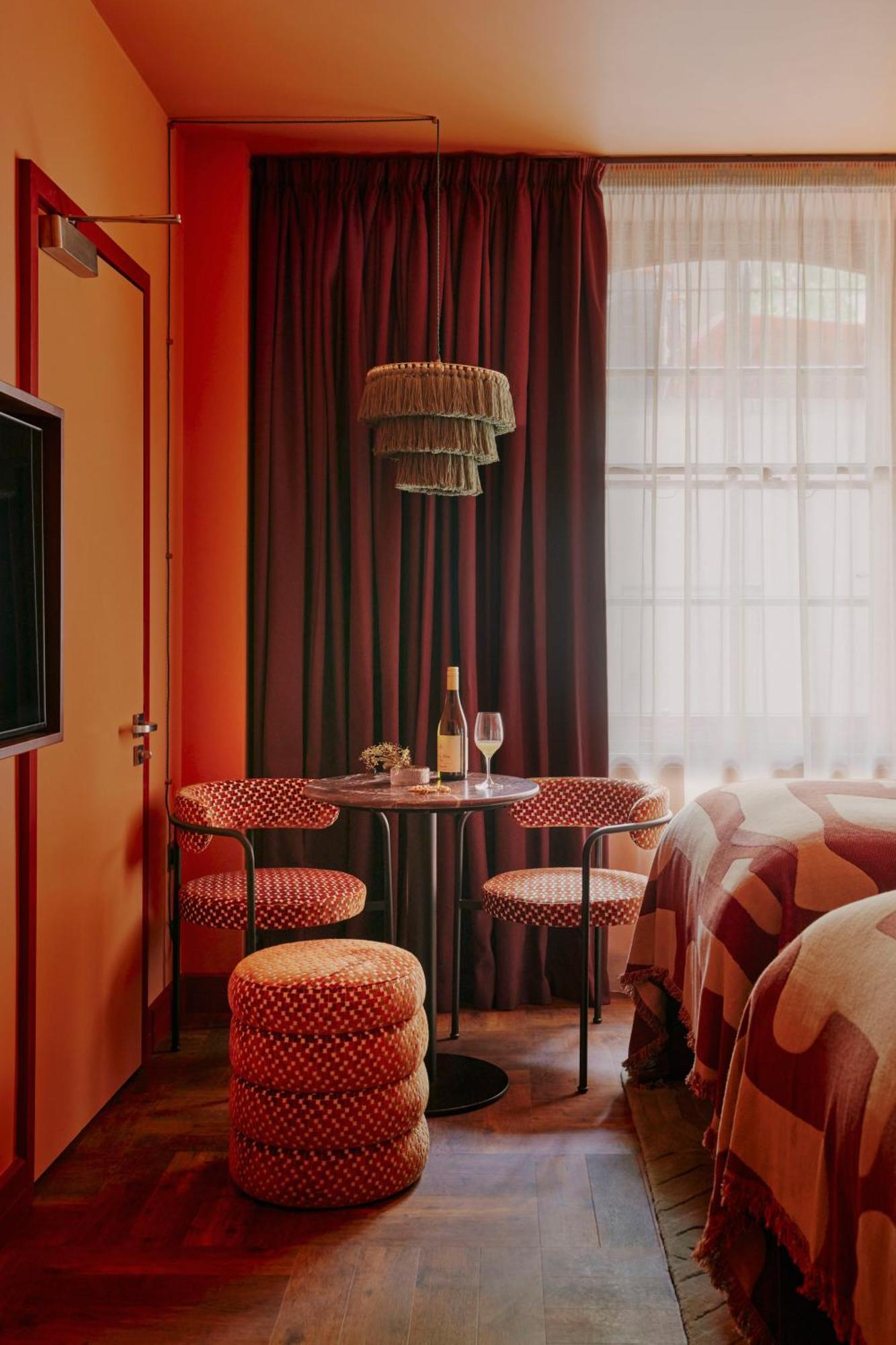Ember Locke Kensington Hotel Londres