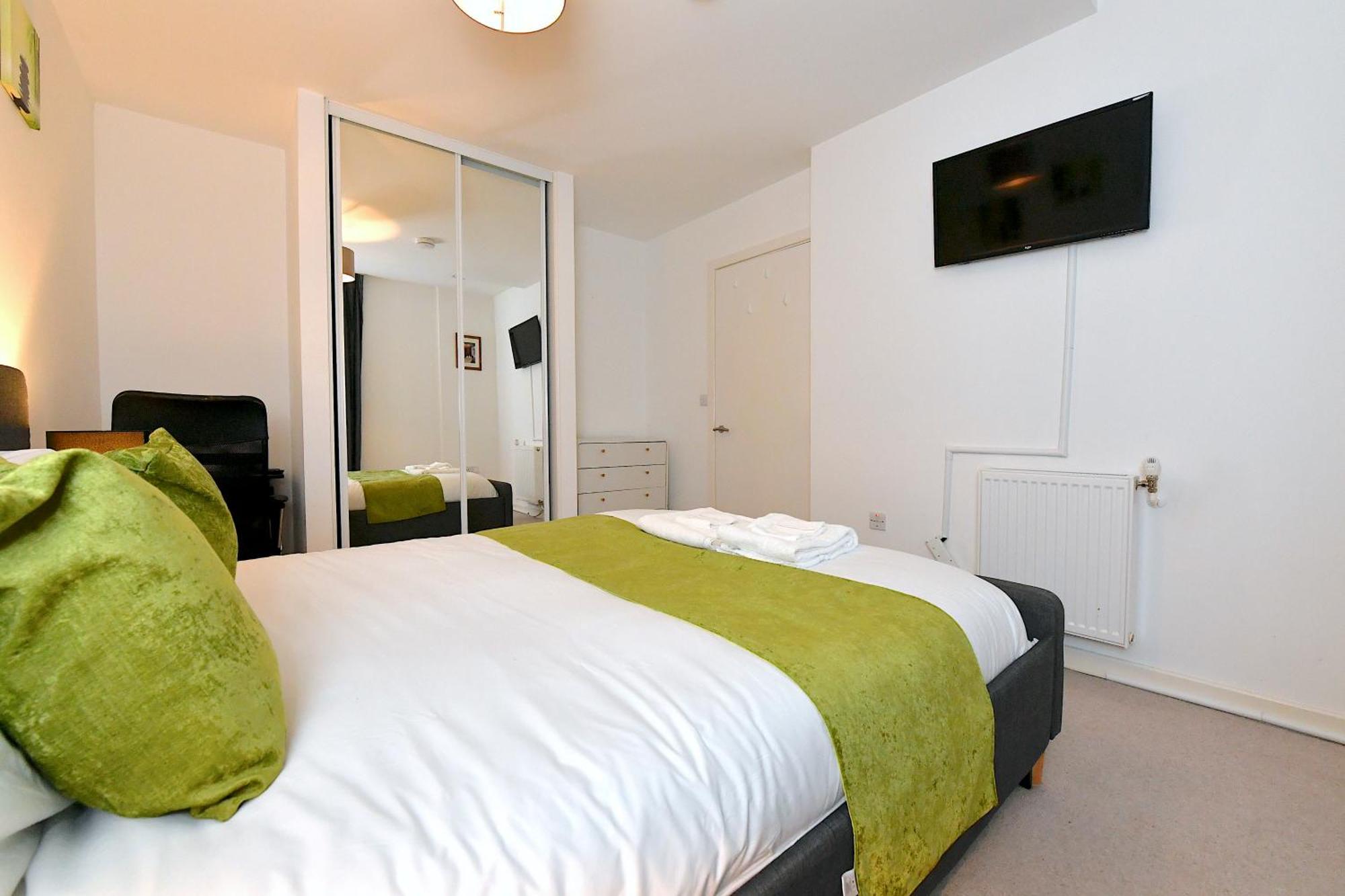 Bright Amelia - 2 Bed 1 Bath With Wifi And Netflix In The Heart Of Apartment *