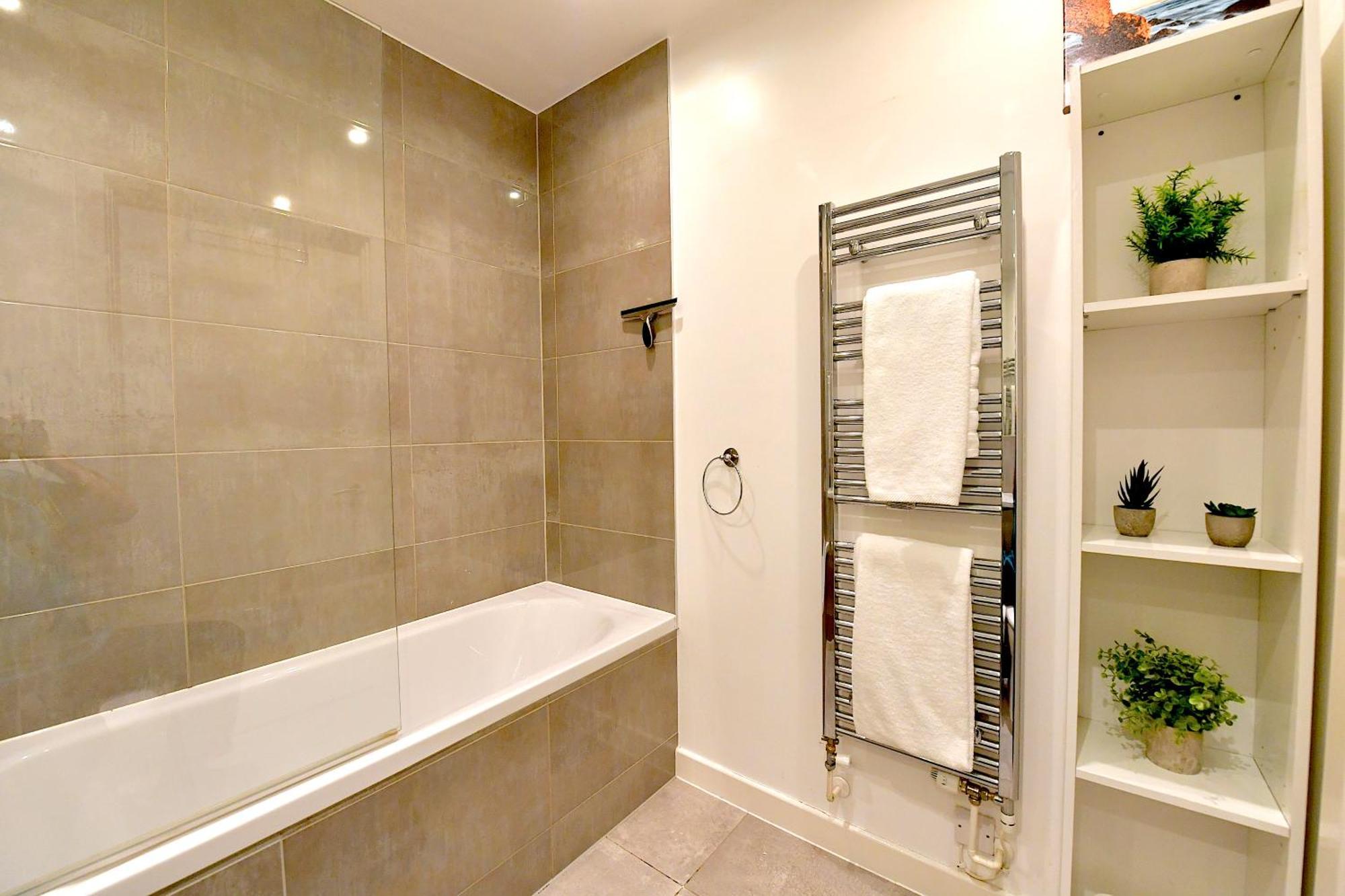 Bright Amelia - 2 Bed 1 Bath With Wifi And Netflix In The Heart Of London