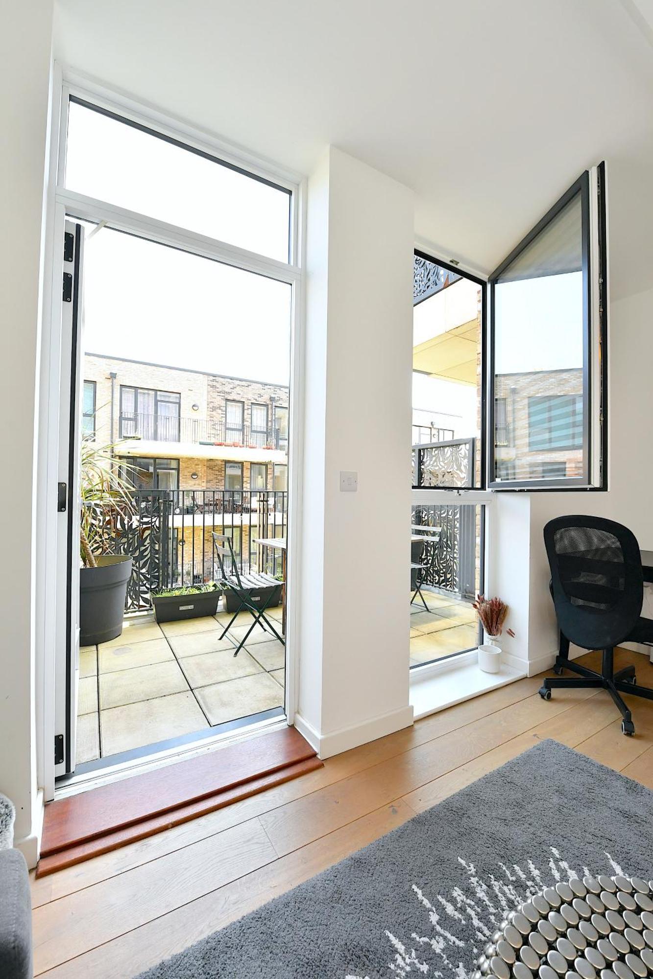 Apartment Bright Amelia - 2 Bed 1 Bath With Wifi And Netflix In The Heart Of
