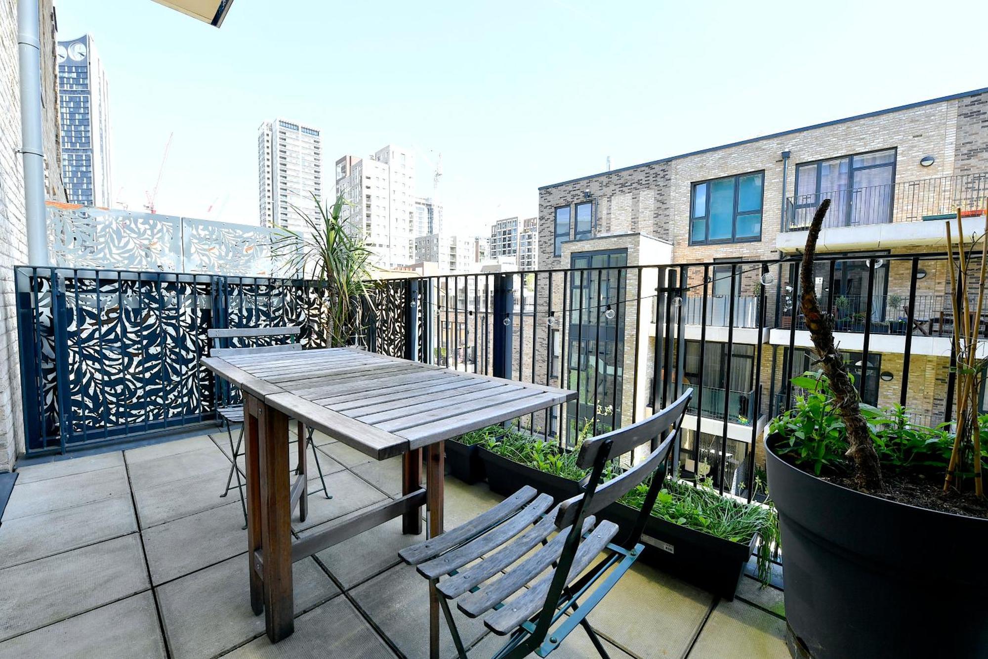 Bright Amelia - 2 Bed 1 Bath With Wifi And Netflix In The Heart Of Apartment *