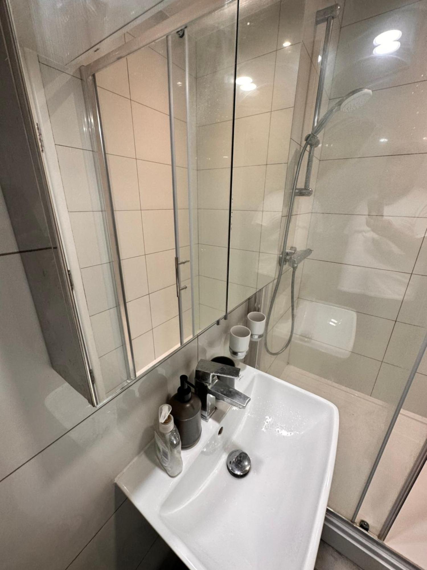 Guest house Double And Single In Bromley By Bow