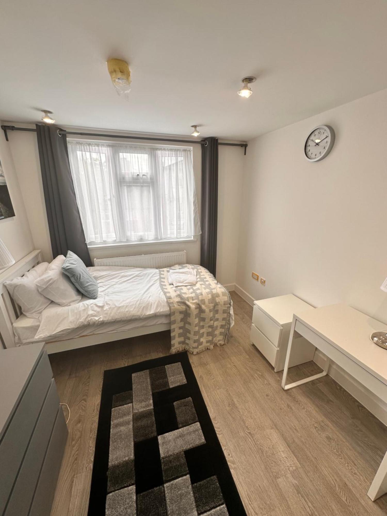 Guest house Double And Single In Bromley By Bow London