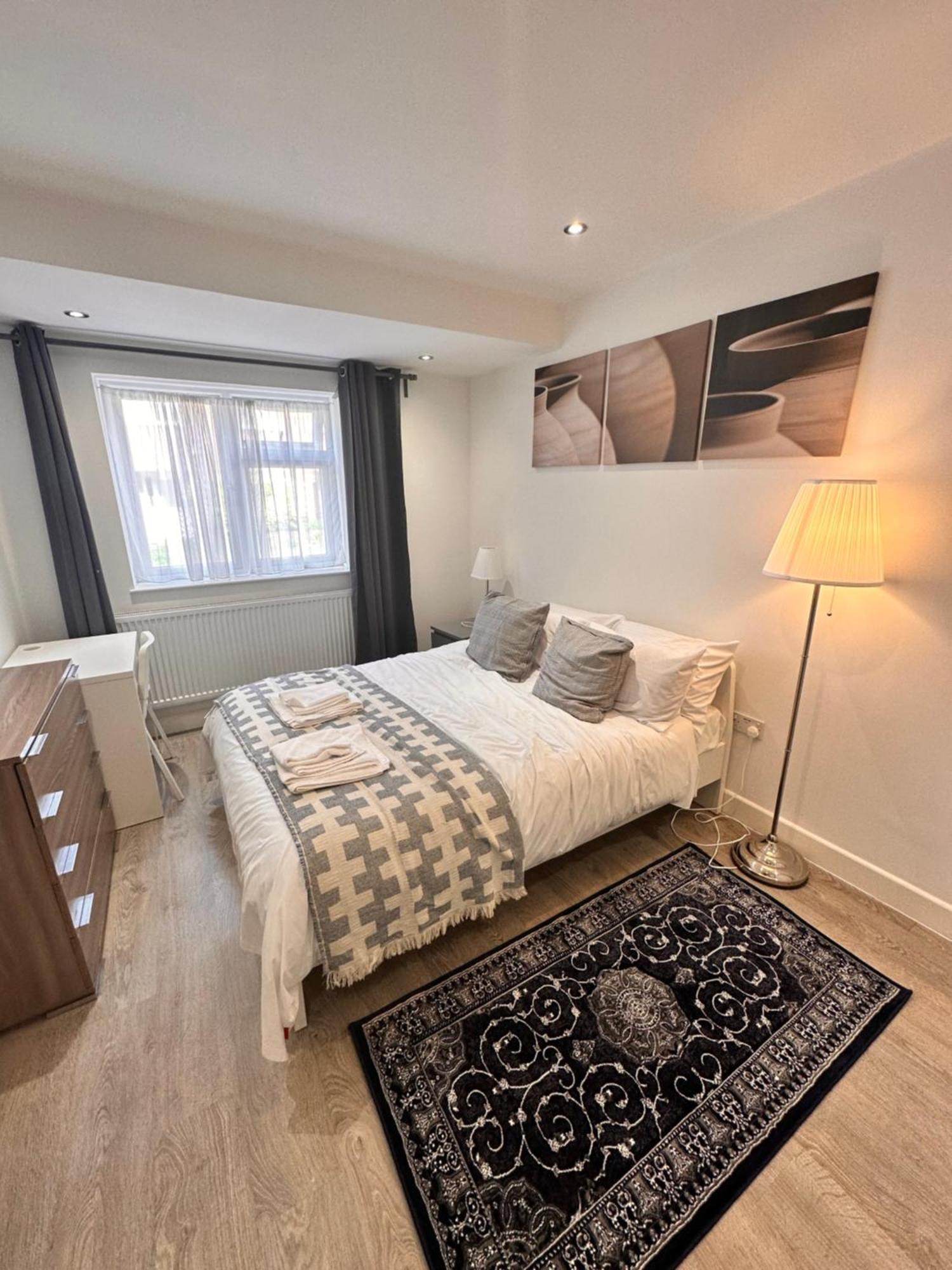Guest house Double And Single In Bromley By Bow