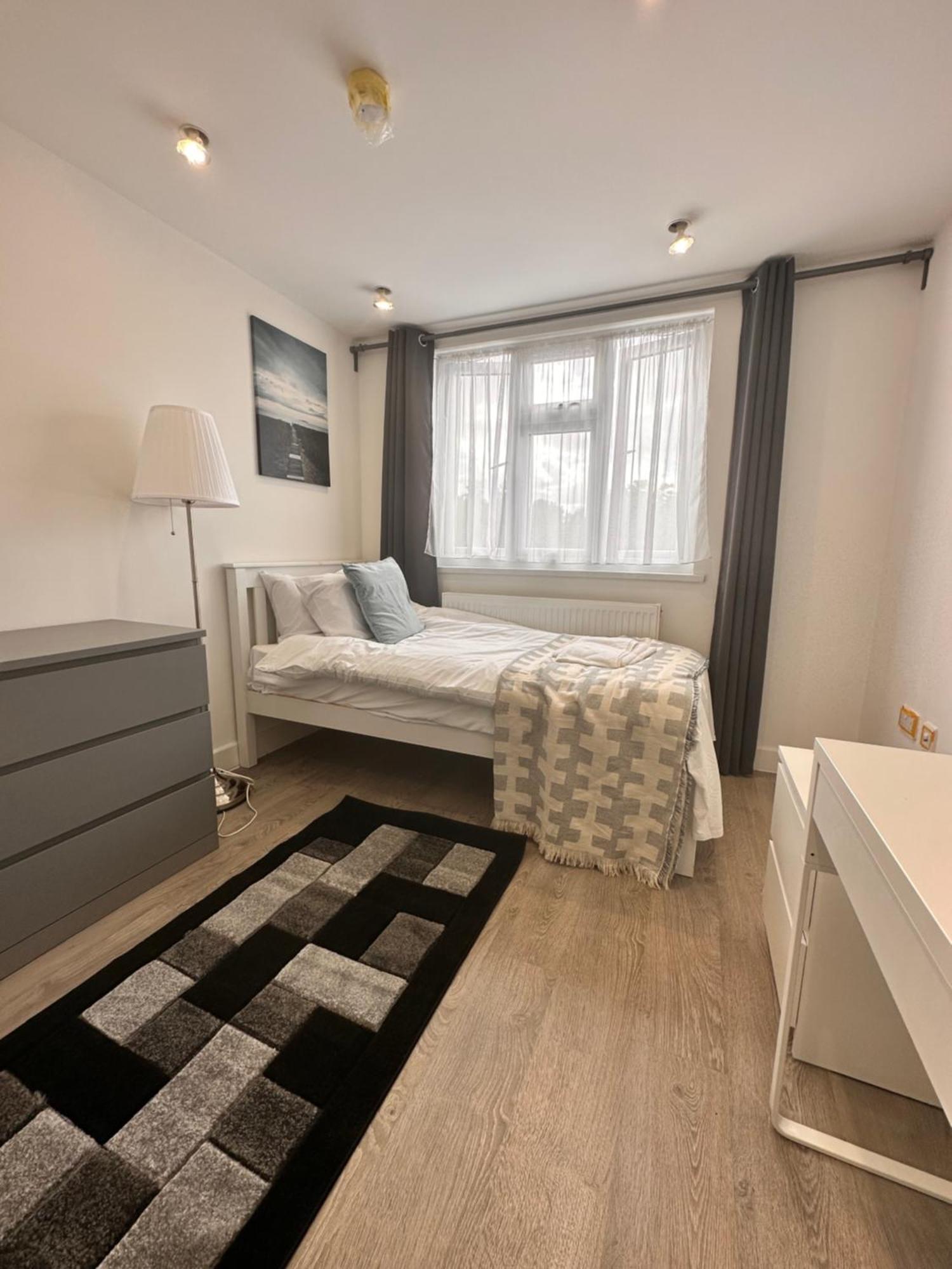 Guest house Double And Single In Bromley By Bow *