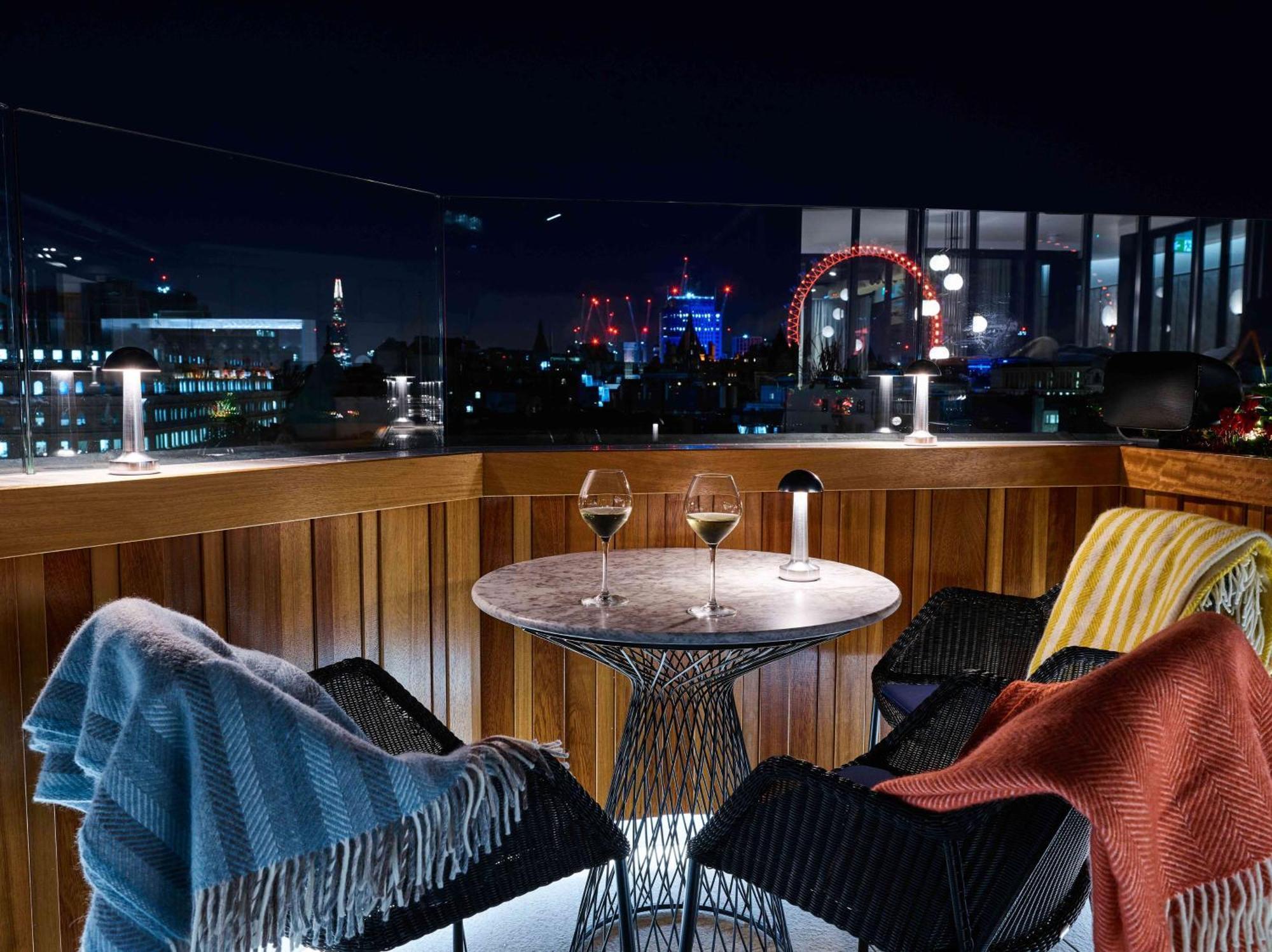 Hotel The Trafalgar St. James, Curio Collection By Hilton London