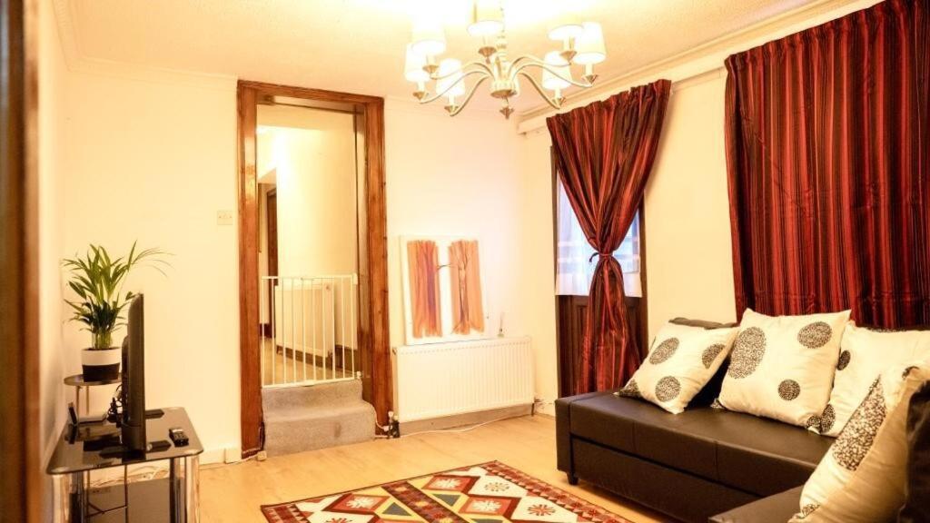 Spacious 2 Bedroom Flat Apartamento Londres