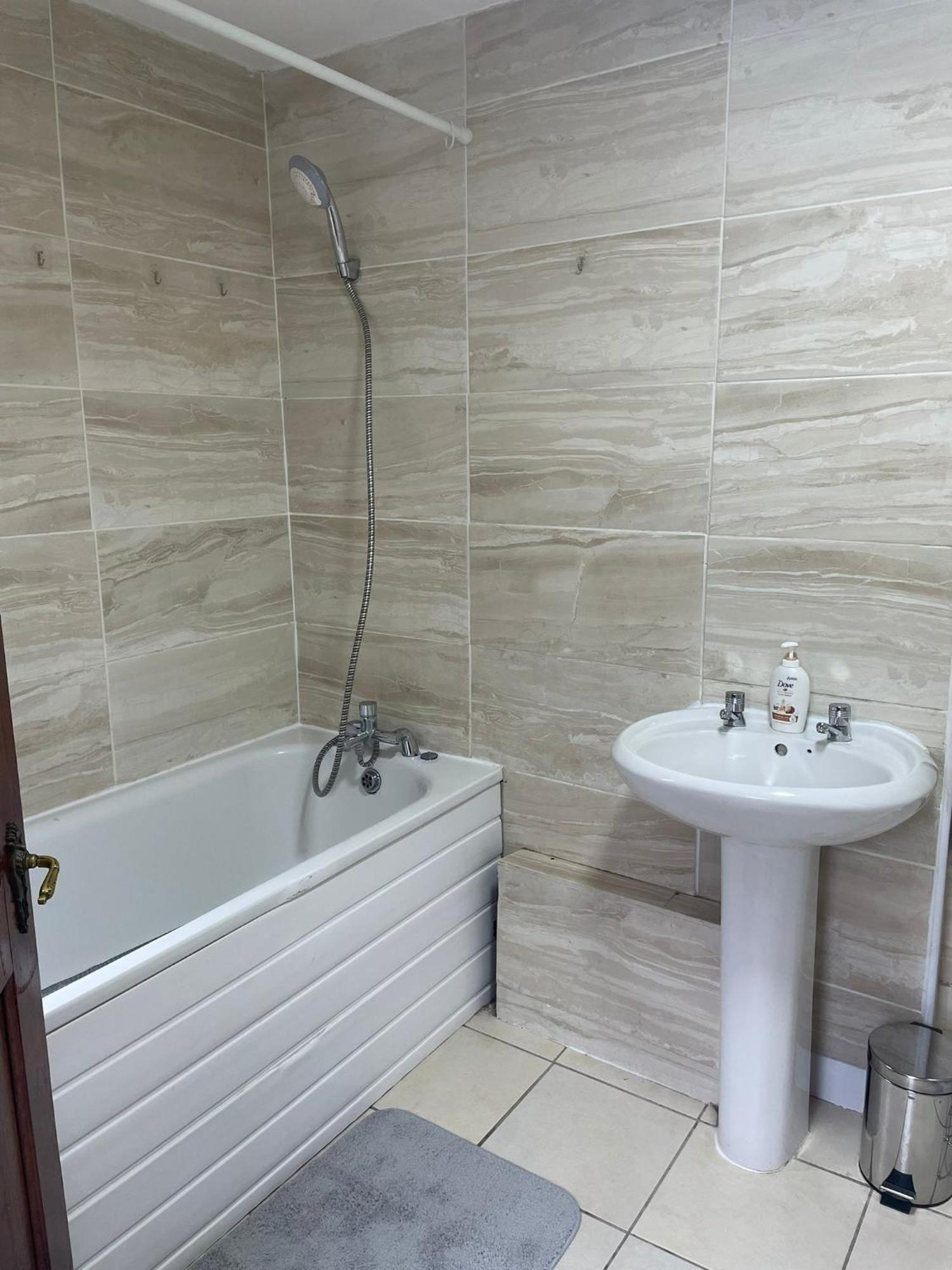 Spacious 2 Bedroom Flat * Londen