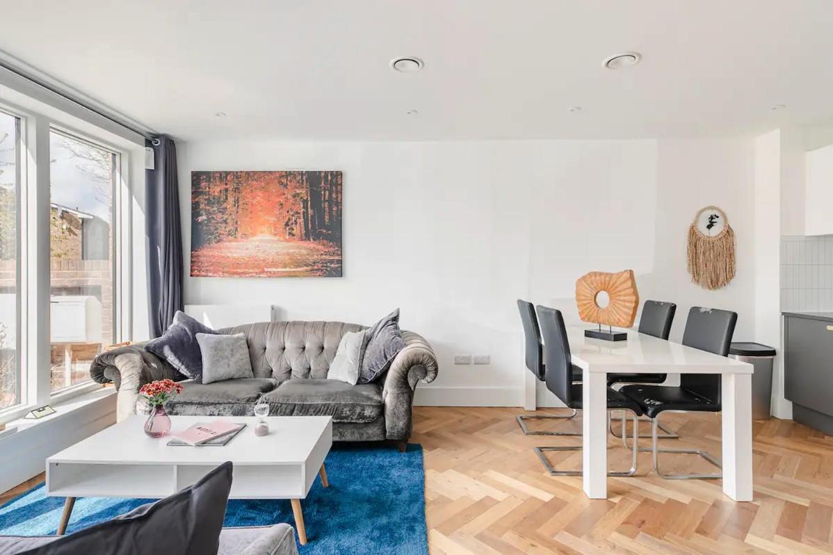 A Modern Lavish En-suite Bedroom Homestay London