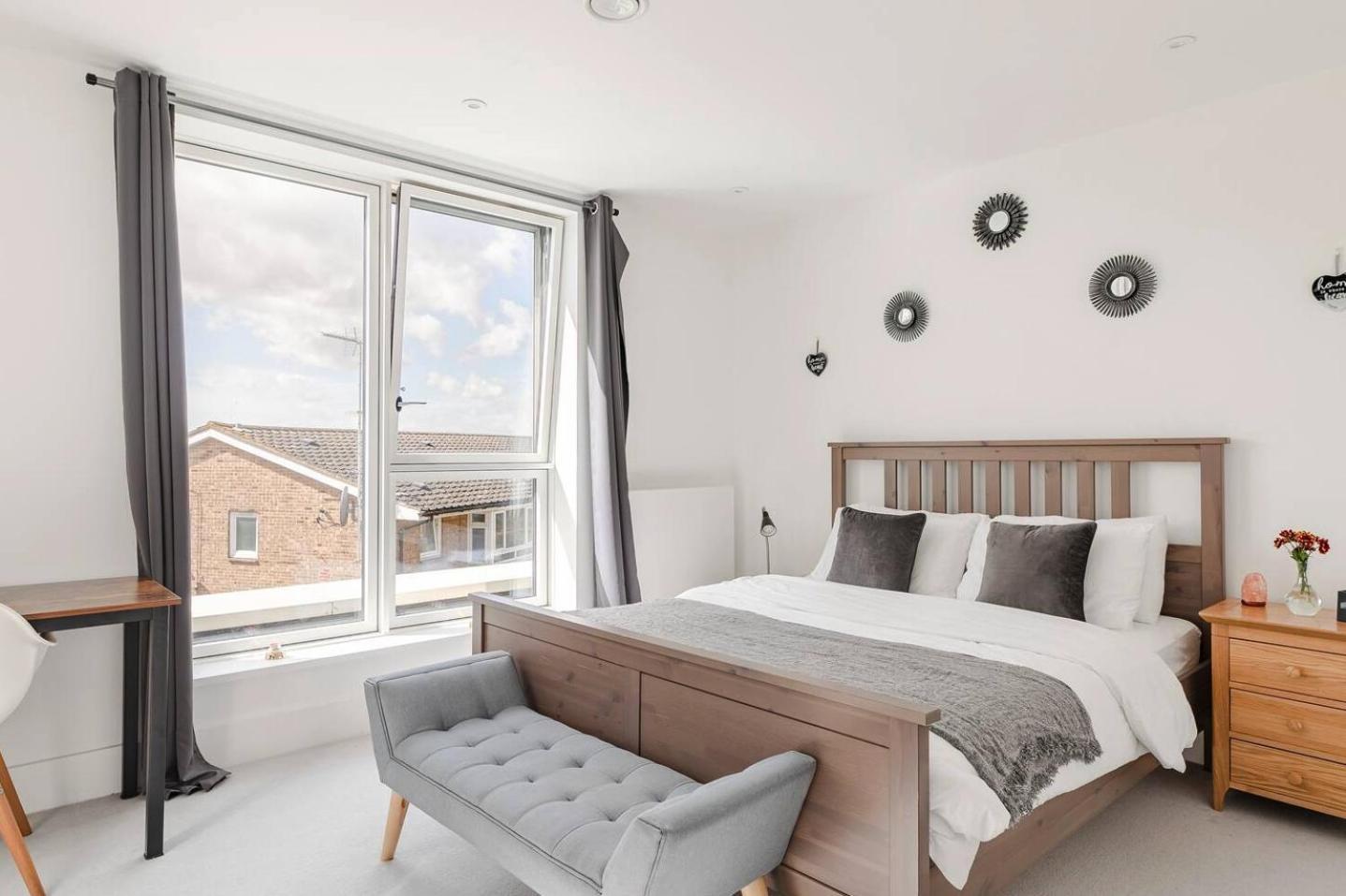 Homestay A Modern Lavish En-suite Bedroom *