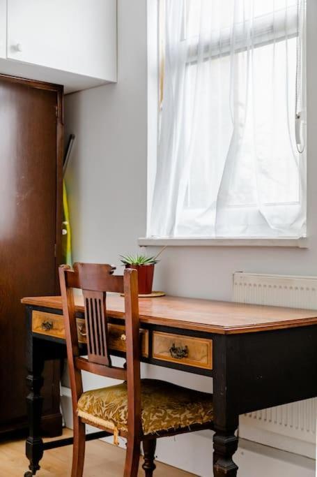 Appartement Bright & Spacious In Battersea, Londen
