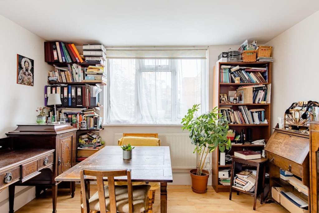 Bright & Spacious In Battersea, Appartement