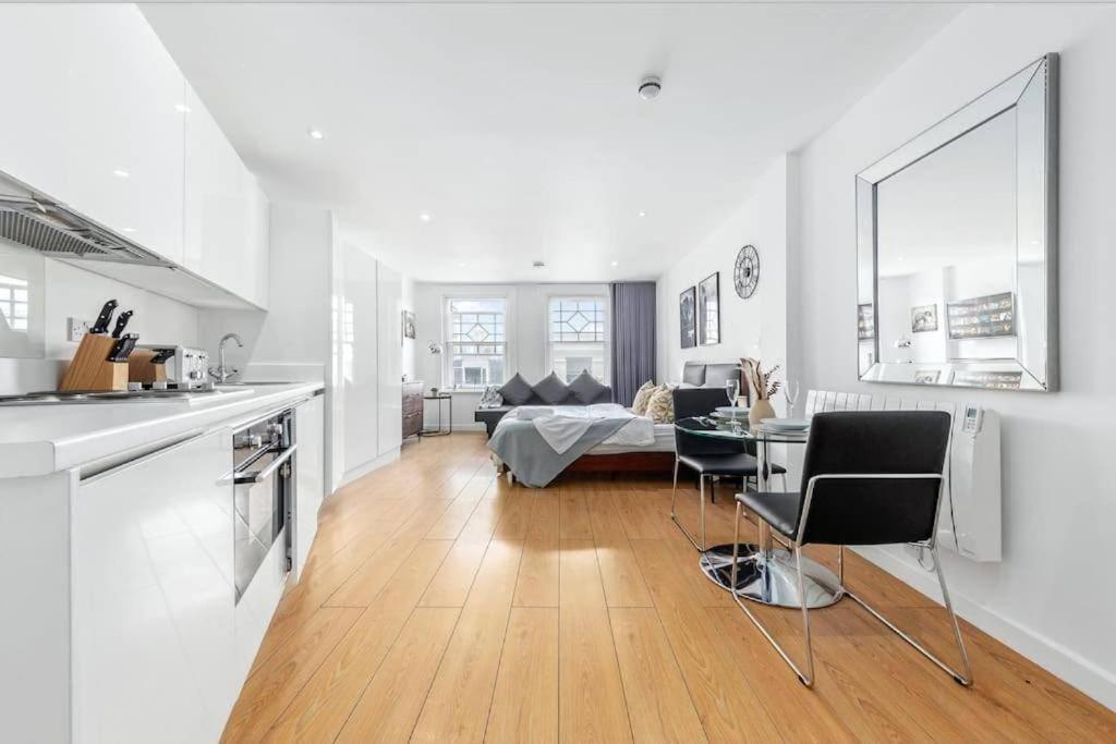 Gem 1 Bedroom Flat Piccadilly Circus Vr8 London