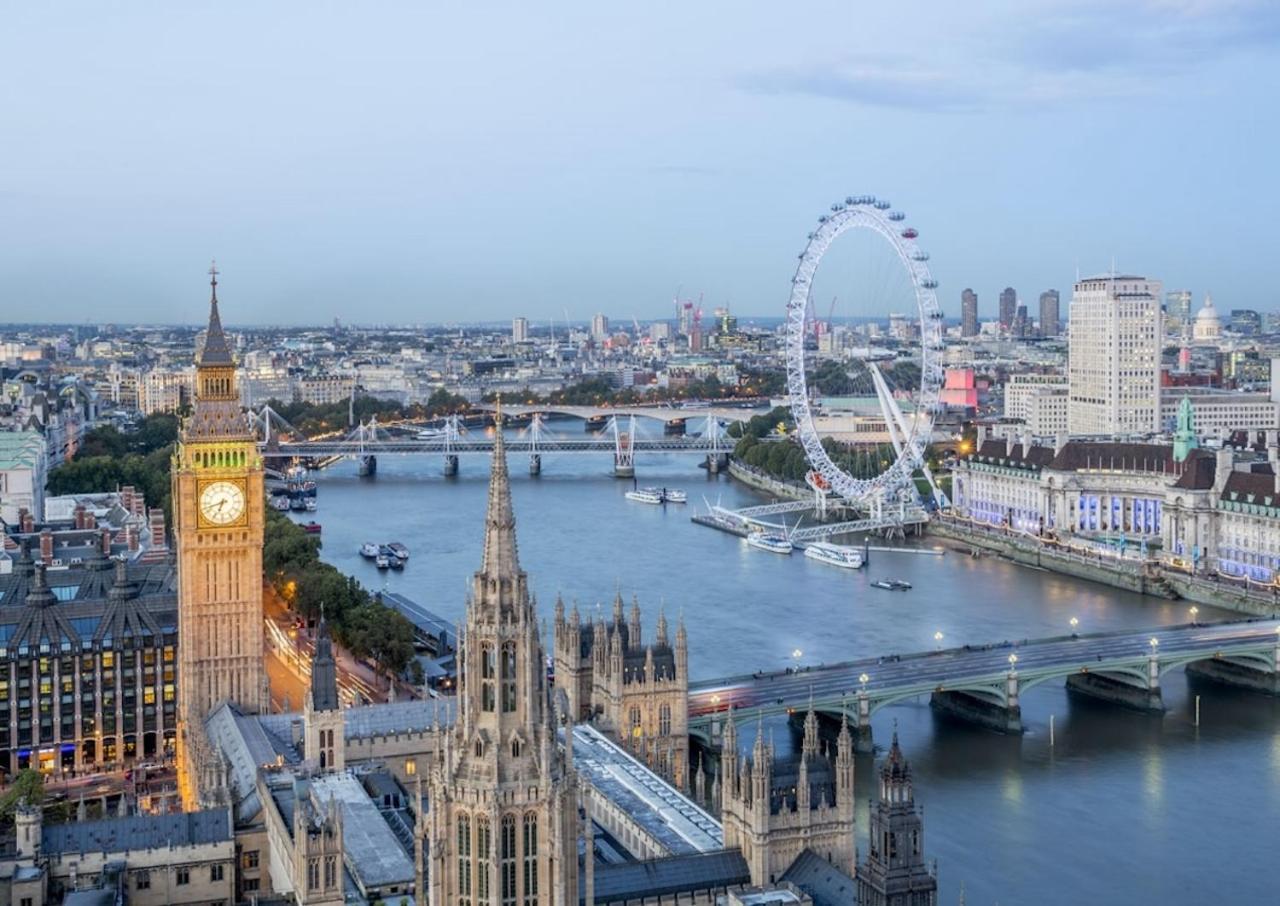 Luxury 2 Bed Vauxhall, Balcony, Sleeps 4, - Open For Business Stays, Long Stays, Families Relocating * Londen