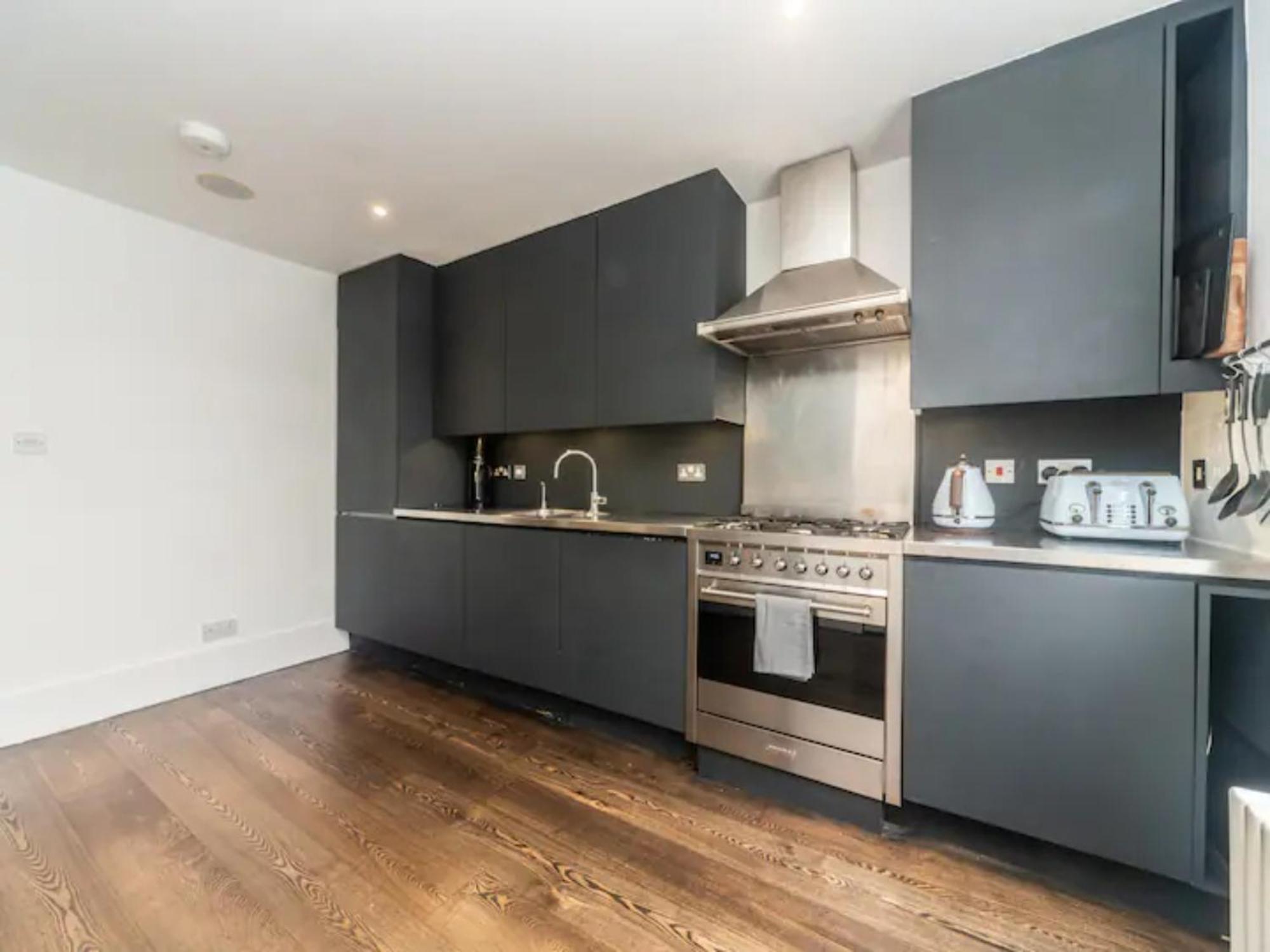 Pass The Keys Stylish 3-bed Duplex Near Notting Hill Apartment