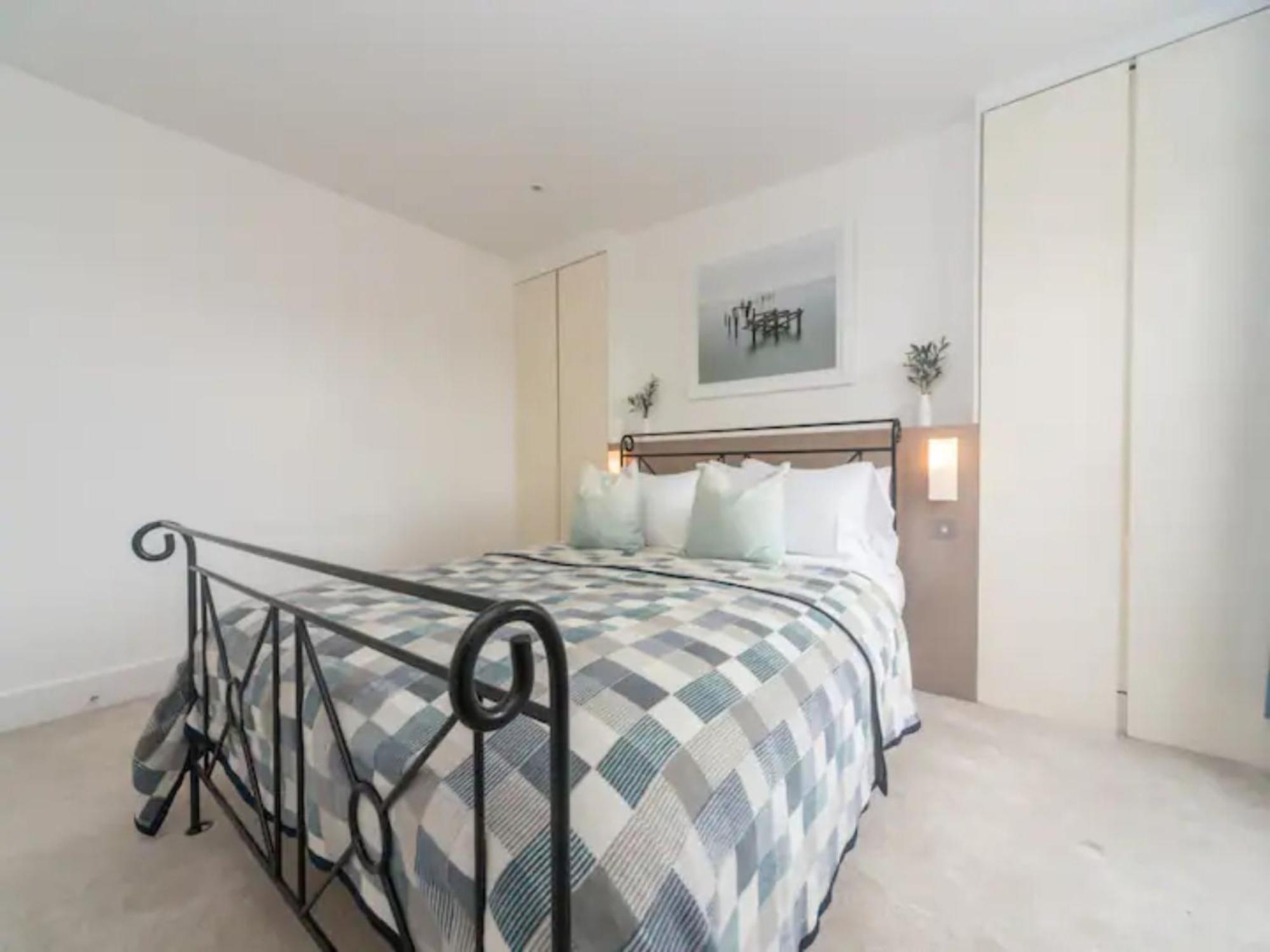 Pass The Keys Stylish 3-bed Duplex Near Notting Hill London