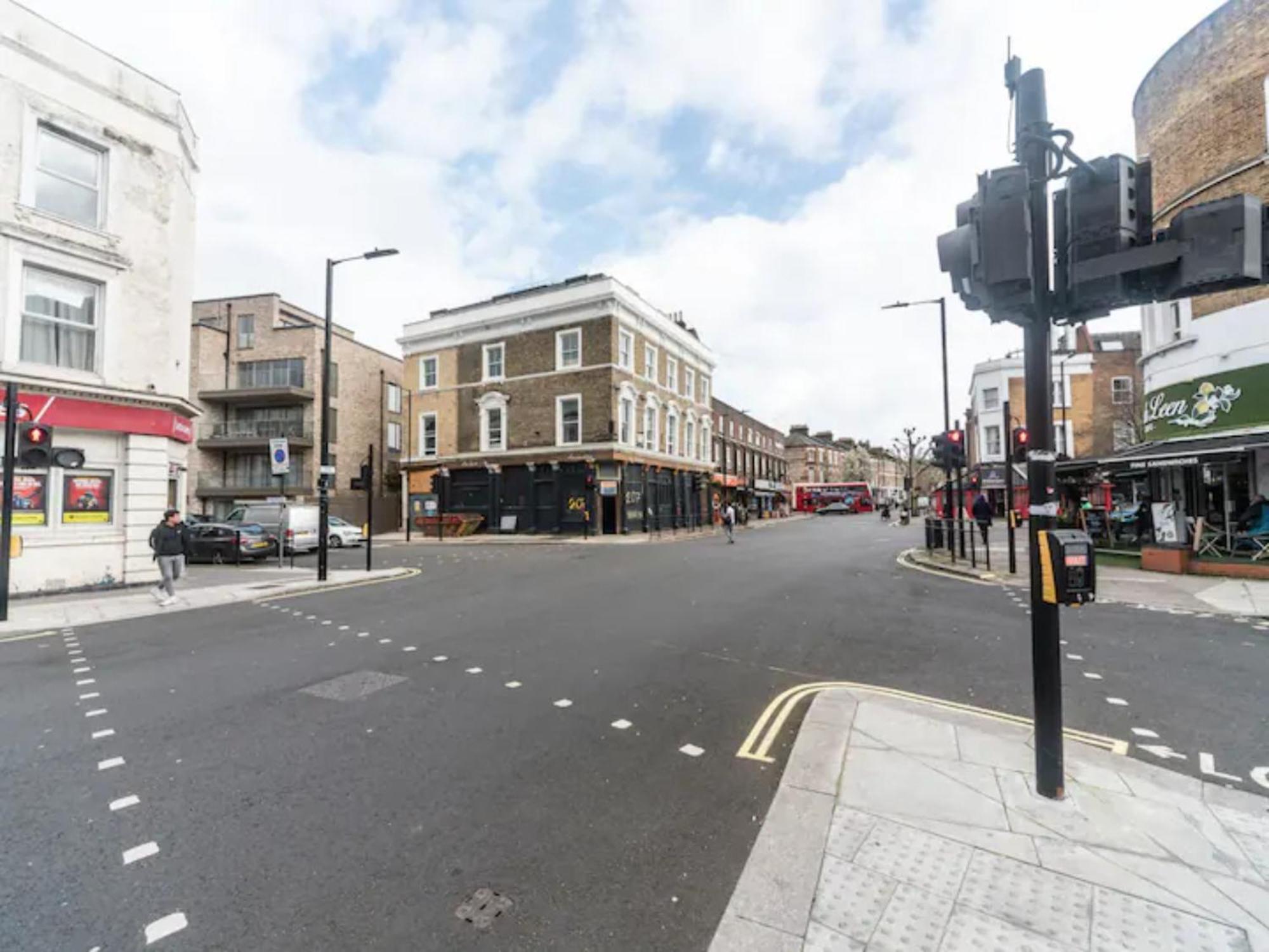 Pass The Keys Stylish 3-bed Duplex Near Notting Hill Apartment