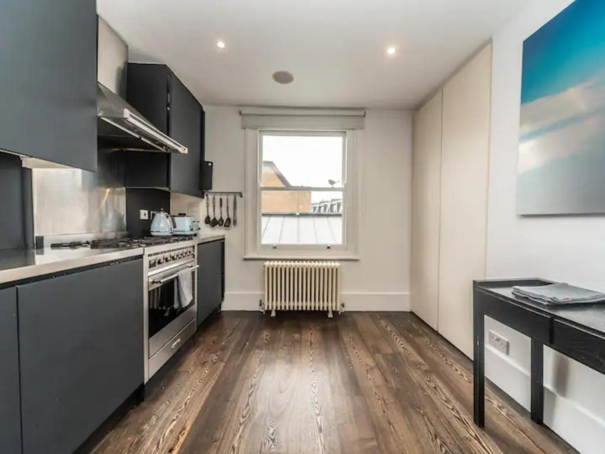 Pass The Keys Stylish 3-bed Duplex Near Notting Hill *